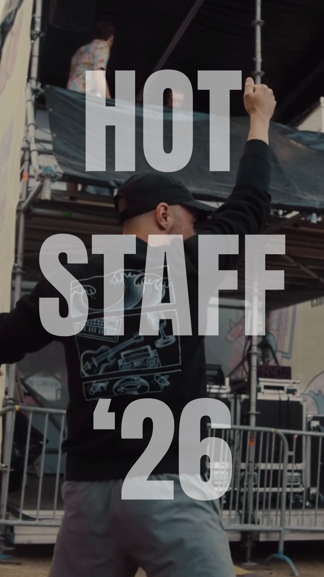 Avis de recherche : Yadlo recrute ses bénévoles 2026 ! ☀️
On cherche notre hot staff pour faire tourner le festival (et surtout passer le meilleur week-end de l’été)
Au programme :
🤝 Des potes pour la vie (c’est garanti)
🌅 Le meilleur spot au bord du lac
🍟 Les repas offerts (l’argument ultime)
Pas besoin d’un CV de trois pages, on veut juste ton énergie et ta bonne humeur!
👉 Inscriptions directes via le lien dans la bio
Tag tes potes qui doivent absolument s’inscrire avec toi ! 👇
#yadlo #festival #yadlo2026 #hotstaff #bénévoles