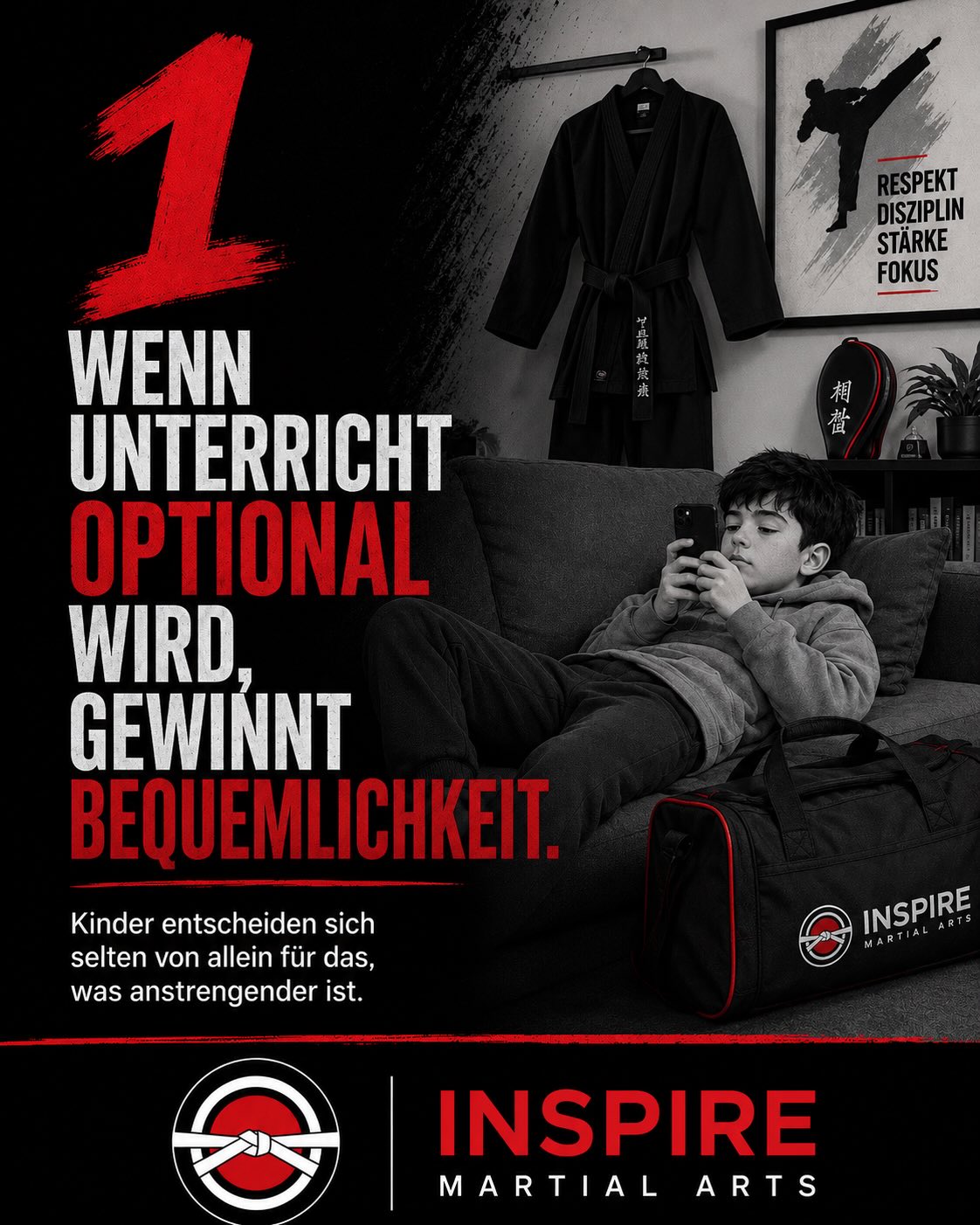 Kinder entscheiden sich selten von allein für den anstrengenderen Weg.
Nicht, weil sie schwach sind.
Nicht, weil ihnen Disziplin fehlt.
Sondern weil das Leichte im Alltag ständig verfügbar ist.
Bildschirmzeit.
Ausruhen.
Ablenkung.
Bequemlichkeit.
Der schwierigere Weg muss oft erst gezeigt werden.
Genau hier beginnt die Aufgabe von Eltern und Lehrern:
Nicht jede Herausforderung wegnehmen.
Nicht jedes „Ich will nicht“ sofort entscheiden lassen.
Nicht warten, bis Kinder immer Lust haben.
Sondern Orientierung geben.
Den Sinn erklären.
Dranbleiben vorleben.
Und Kinder liebevoll durch schwierige Momente begleiten.
Denn Stärke entsteht nicht an den Tagen, an denen alles leicht ist.
Stärke entsteht, wenn ein Kind trotzdem erscheint.
Wenn es müde ist.
Wenn es zweifelt.
Wenn Aufgeben einfacher wäre.
Bei INSPIRE Martial Arts lernen Kinder nicht nur Techniken.
Sie lernen:
Ich kann schwere Dinge schaffen.
Ich darf wachsen.
Ich muss nicht perfekt sein.
Ich bleibe dran.
Disziplin heute.
Stärke morgen.
📍 INSPIRE Martial Arts Detmold
Kostenlosen Probeunterricht vereinbaren.
#inspiremartialarts #detmold #teenager # Kinder #selbstverteidigung
