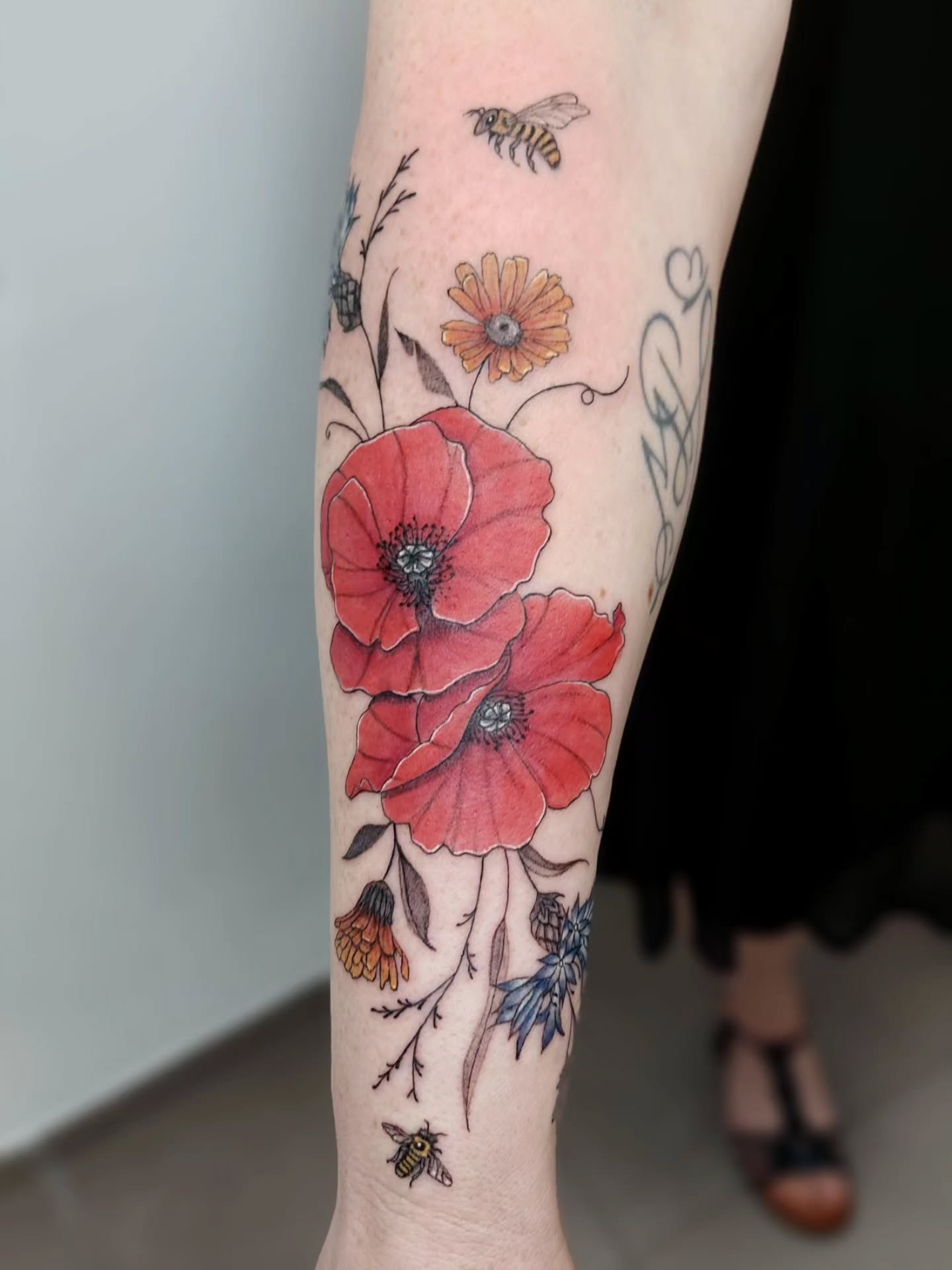 👋👋,
✨️projet champêtre ✨️
Merci à Julie de sa confiance pour la réalisation de ce joli projet!
Belle soirée à tous
@needlesbee22
@hand_ink_
@bigwasp.official
@sunskintattoo
@itctattoopiercing
@aurelia.itc