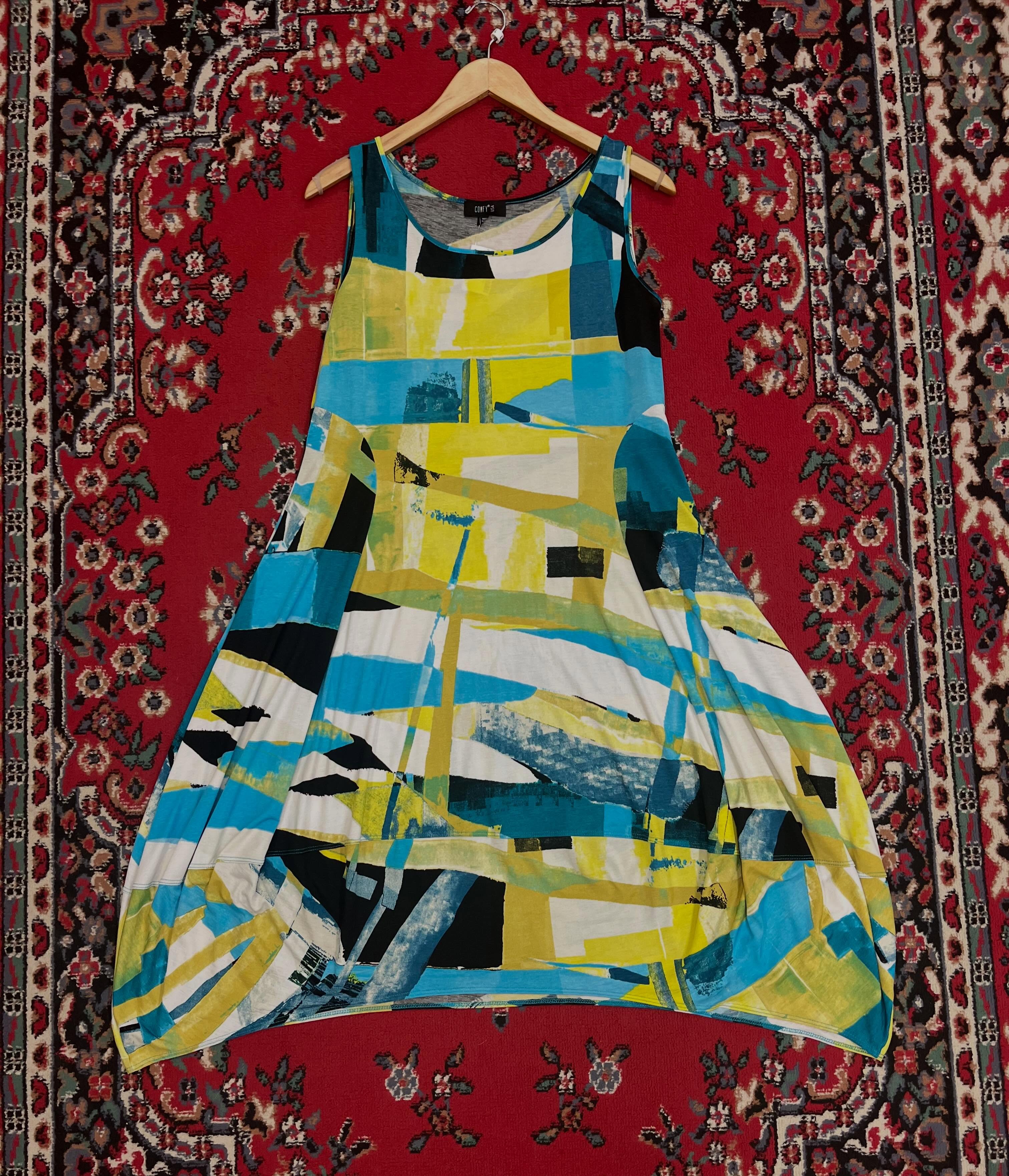 The hem of this dress is such a cool shape to keep it off your body and give it some good swing! Chosen by Lee. #couchsaleswithldr #ldrstaffpicks
DETAILS:
Sunglasses- $21
Dress- Comfy USA, L, $29