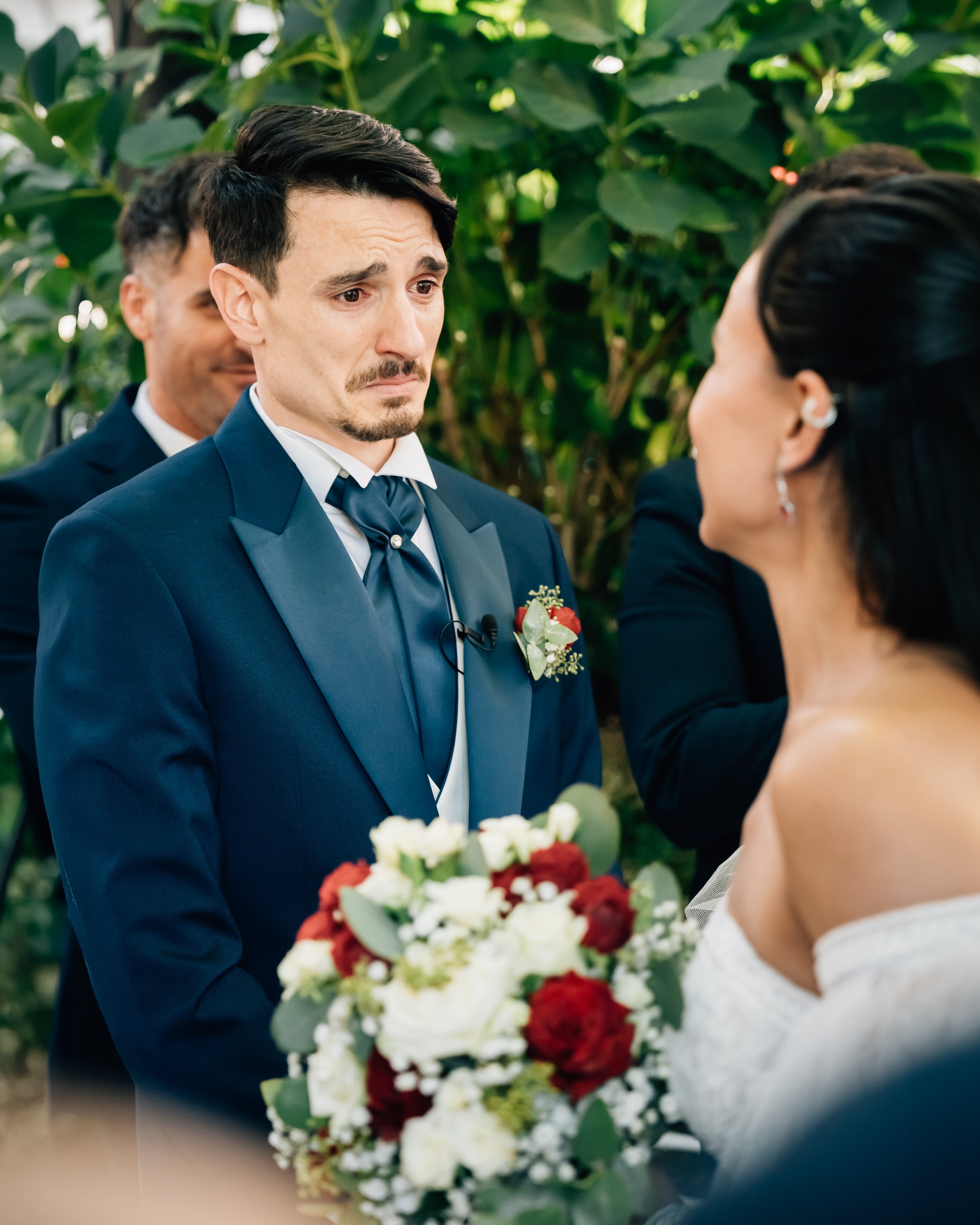 📸 Photo: @francescoartistico.it
Every wedding has a moment that tells the whole story. Sometimes it is not the vows, the rings, or the kiss. Sometimes it is a groom trying to hold back tears while watching the woman of his dreams walk toward him. That moment says everything.
Ogni matrimonio ha un momento che racconta tutta la storia. A volte non sono le promesse, gli anelli o il bacio. A volte è uno sposo che cerca di trattenere le lacrime mentre guarda la donna dei suoi sogni camminare verso di lui. Quel momento racconta tutto.
#weddingphotographeritaly #destinationweddingitaly #italywedding #weddinginspiration #weddingstorytelling