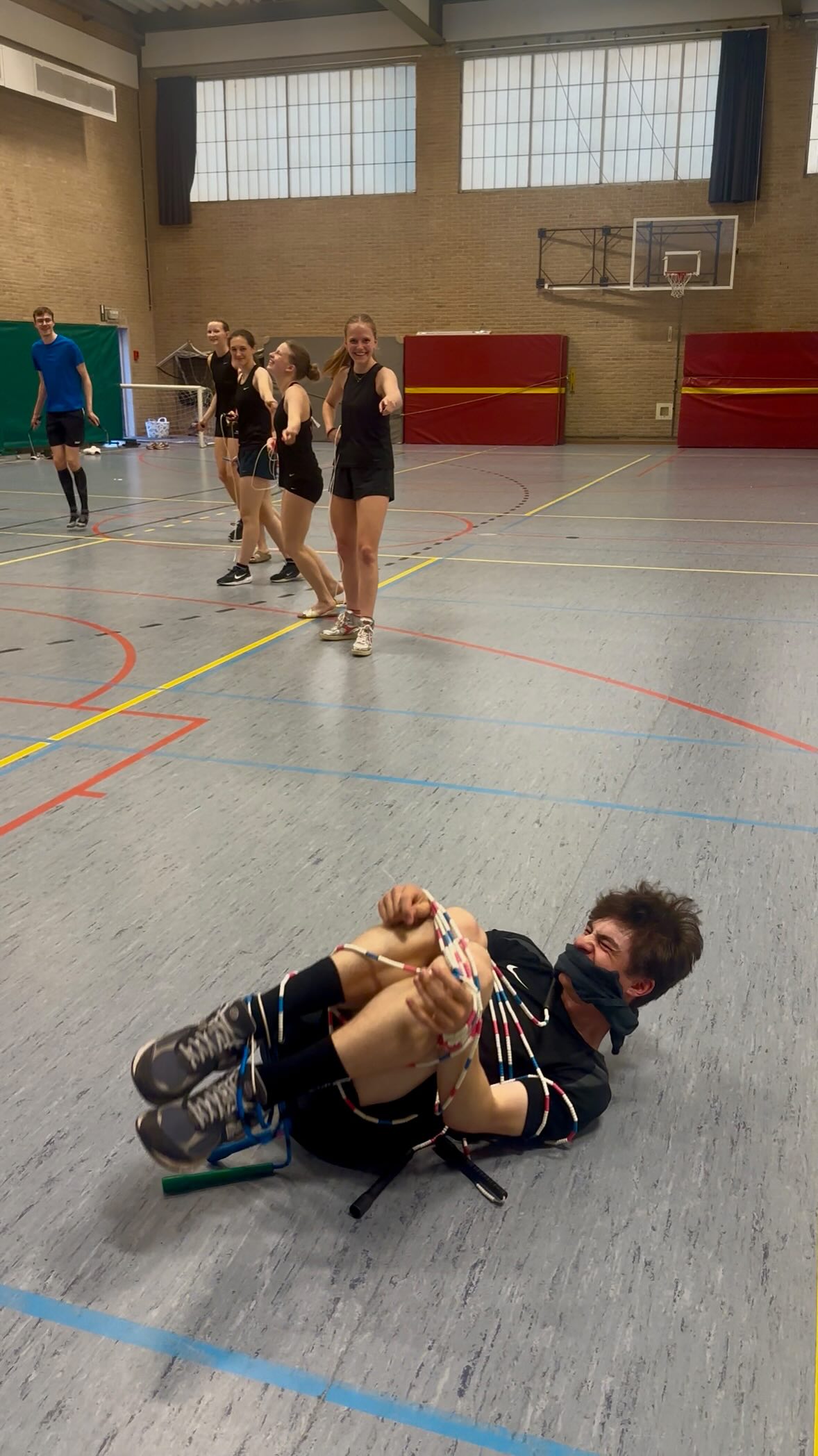 Nobody got hurt during filming 🤫 @florvergucht
#cosropeskippers #jumprope #ropeskipping