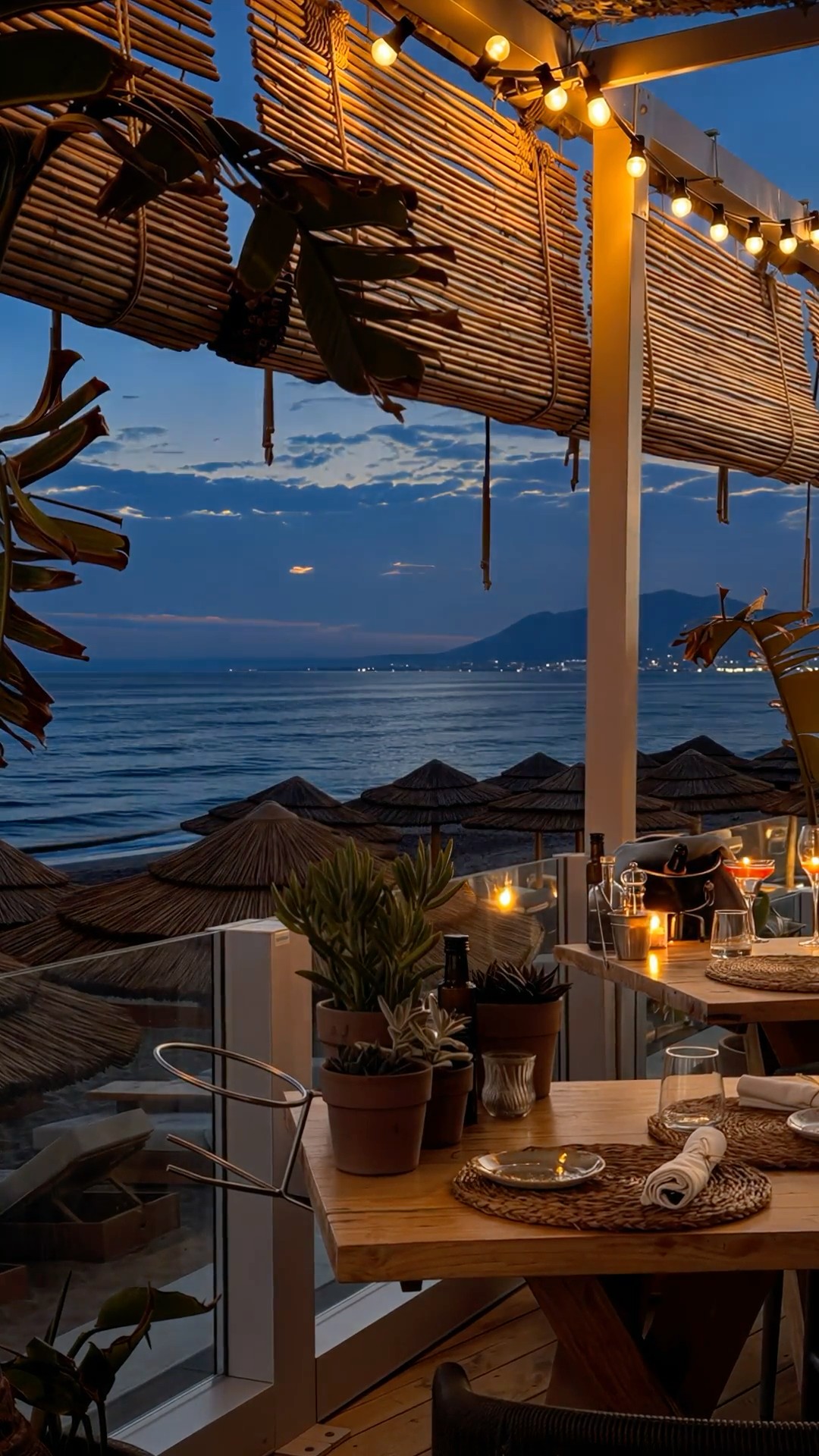 As the light fades, Luuma comes alive ✨🌙
Evenings here are all about soft sea breezes, glowing tables, and flavours made to be shared by the beach. From dinner under the stars to cocktails that keep the night flowing, Luuma nights always feel a little bit special 🍸🌊
Meet us after sunset.
#luumabeachrestaurant #luumabeachmarbella #marbellaweekend #marbellatrip #marbellalifestyle #marbellaspain #marbellavacation #elrosariobeach