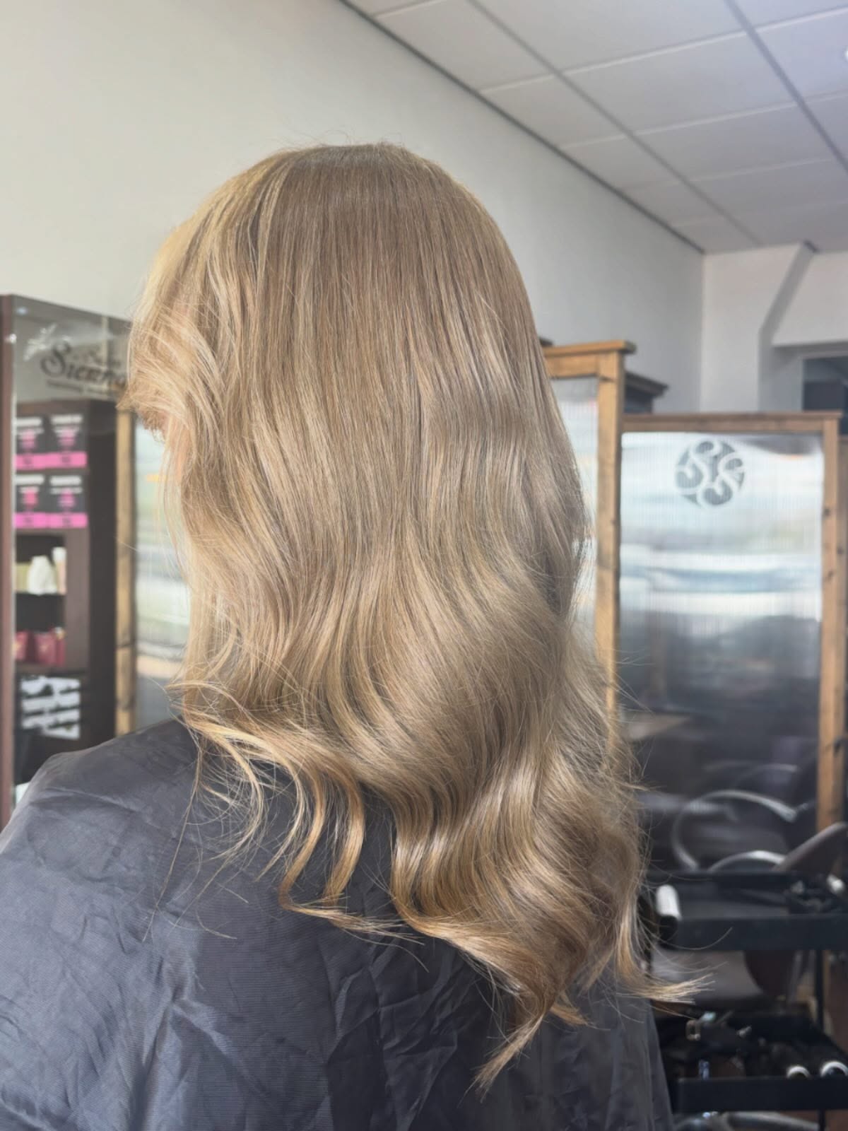 Glossy bronde !😍✨
From icy white blonde to a suttle bronde
By @lisa_salonsienna !
📍Salon Sienna , Alkrington
☎️01616540626
📧info@salonsienna.co.uk
#brondehairgoals #glossy #brunette