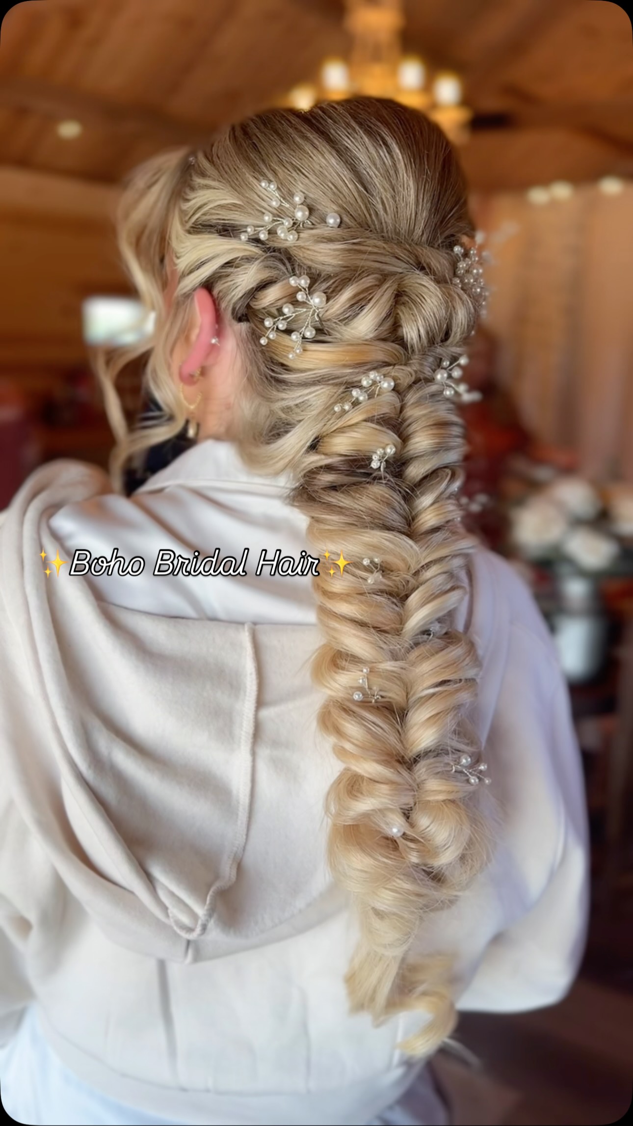 Soft texture, lived in braids & all the western boho bridal feels ✨🤍 The kind of hairstyle that looks effortless while still turning heads from every angle including when you’re wearing the veil! 🤩
Soon you’ll be able to purchase tutorials from me! Stay on the look out! 👀
#bridalbohohairstyles #bohohairstyle #bridalhaireducation #bridalhairstyle #travelinghairstylist