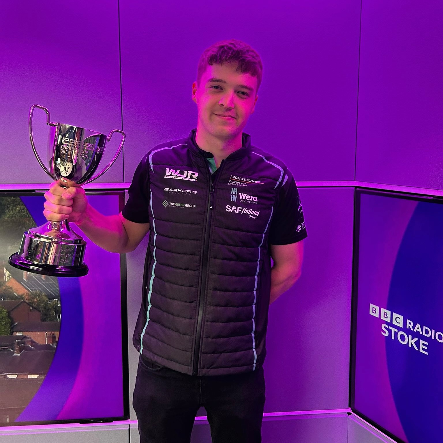 📻 Thank you to the @bbcstoke team for inviting me along to talk about our awesome weekend at Snetterton! 🏆
🎧 Head to the link in my bio to listen to our interview!
#willjenkinsracing #carreracupgb #motorsport #btcc @porscheraces_gb @carwow @allianceraceuk @weratoolsuk @weramotorsport @teamparkerracing @hopkinsracetransporters @asset_alliancegroup @reefertrailercentre @safholland_uk @thegreengroupuk @wstransportation @toolmaniacuk #weraallianceacademy
