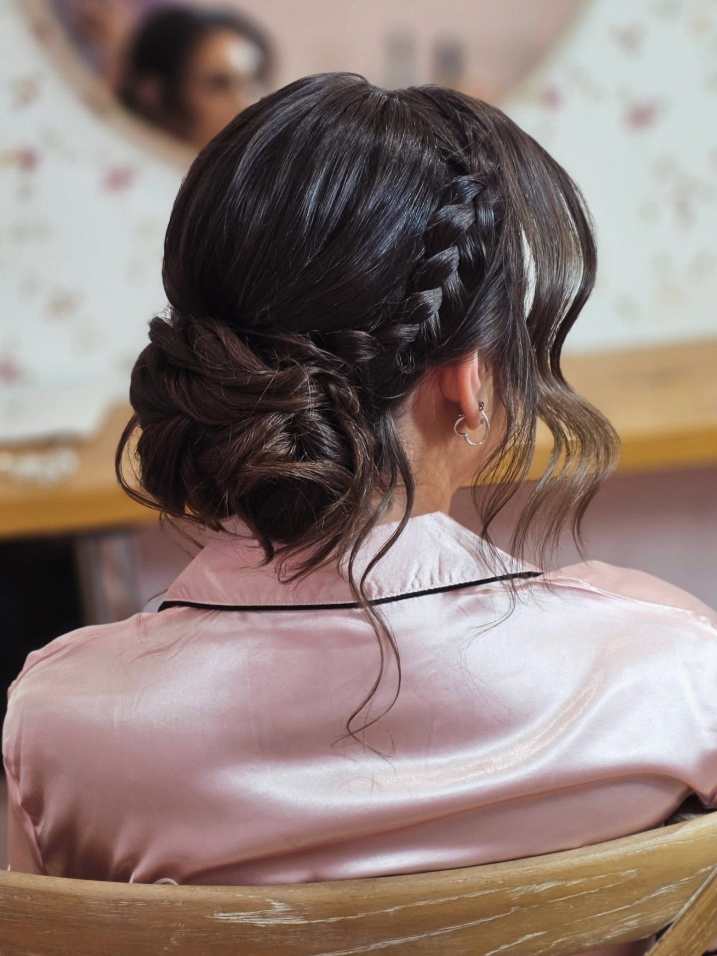 THE POV:
"low bun, not too messy but a few peices hanging out and a plait down one side" πβ¨οΈππ·
I got you girlies and my ultimate goal is to make your hair dreams come true and get you feeling BEAUTIFUL. π€
All these ladies has TOTALLY different hair types, textures and lengths but we still got them looking pretty similar and they all looked gorgeous.
A lovely morning spent with glam queen @_glambybecky and @fraserhinchweddings
At @hanburybarnsvenue
#weddingmorning #lowbun #bridesmaidhair #weddinghairmidlands #weddinghairstylist