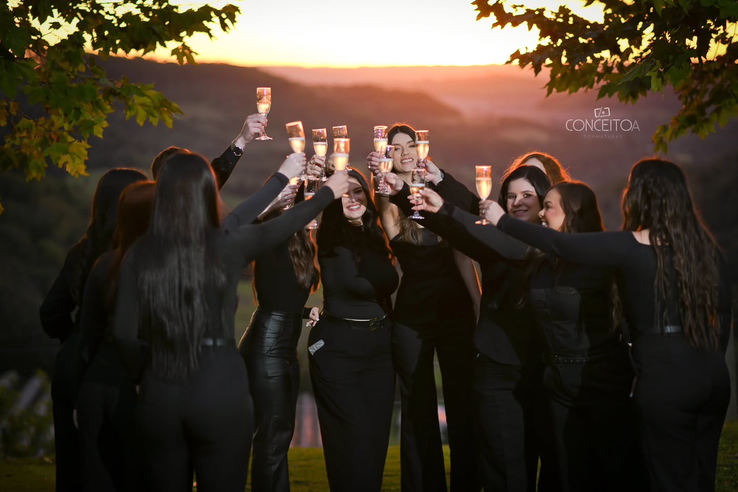 Passando para compartilhar uma prévia das fotos da turma de @farmaciaurifw ✨️📸
