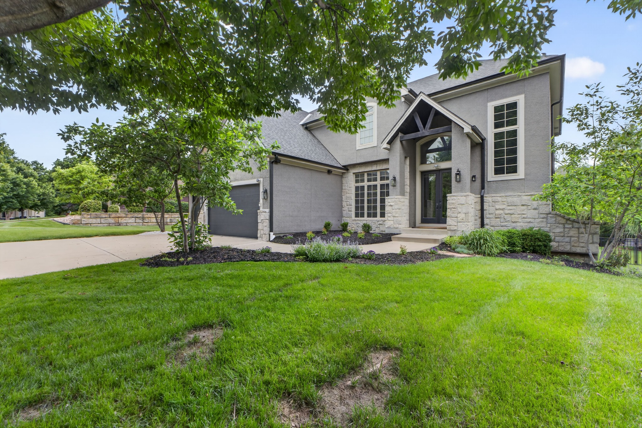 Imagine making your next memories here. 🎯JUST LISTED! Trees, custom details and millwork throughout, chef's kitchen, a wine room, space to entertain, and that staircase. 😍
📍9414 W 149th Terrace | Overland Park, KS
📱Call Kathy Koehler 913.488.3639 or Zach Kelly 913.433.8560 for more details and a private tour.