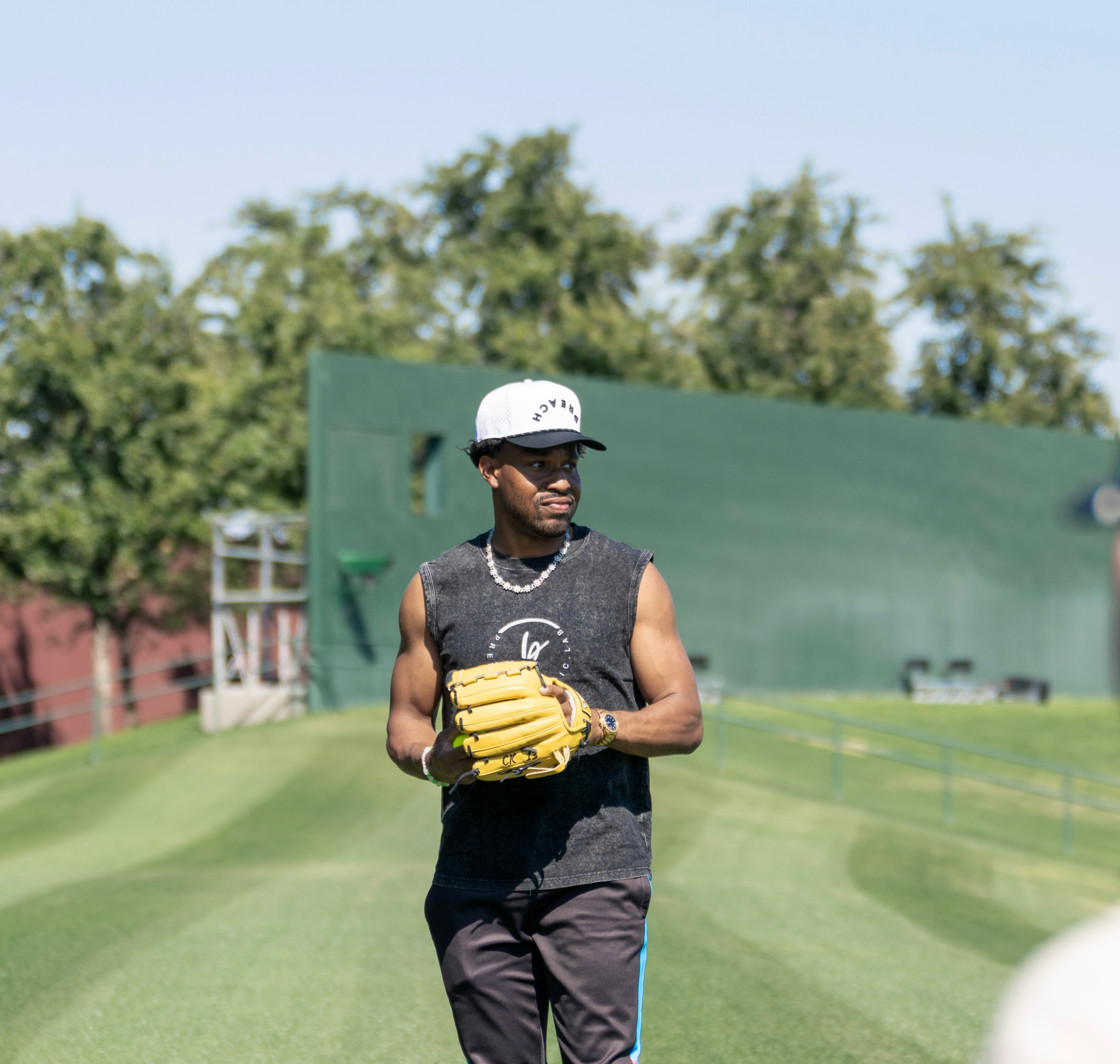 Sun out. Gloves popping. Good energy only ⚾️
Pro Cosmic baseball player for the @goglowmojis , Chaz Kirkland out doing what he loves in Preach Athletic Lab. A reminder that life gets a whole lot better when you stop overthinking and just play the game in front of you.
Keep showing up. Keep working. Keep preaching your passion. 👊
Rep the look: PreachAthleticLab.com
#baseball #cosmicbaseball #streetwear #athlete #motivation