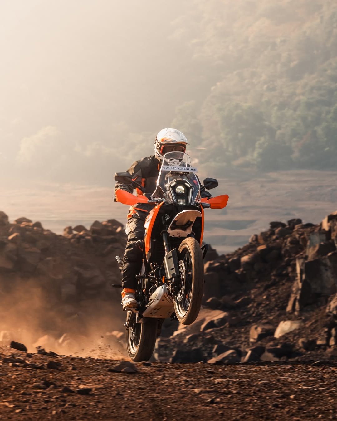 Chasing peaks. The KTM 390 ADVENTURE belongs far beyond the asphalt.
#KTM #KTMIndia #ReadyToRace #KTM390Adventure
.
.
KTM Husqvarna Adyar