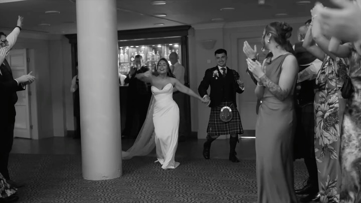 ⚡️ S+L Party Postcards ⚡️
🎉🕺💃🪩
🎧 @euanlawrence
🎷 @elliotgsax
📽️ @lprweddingfilms
📸 @stephnicol.photo
🤳 @ur.bts.bestie