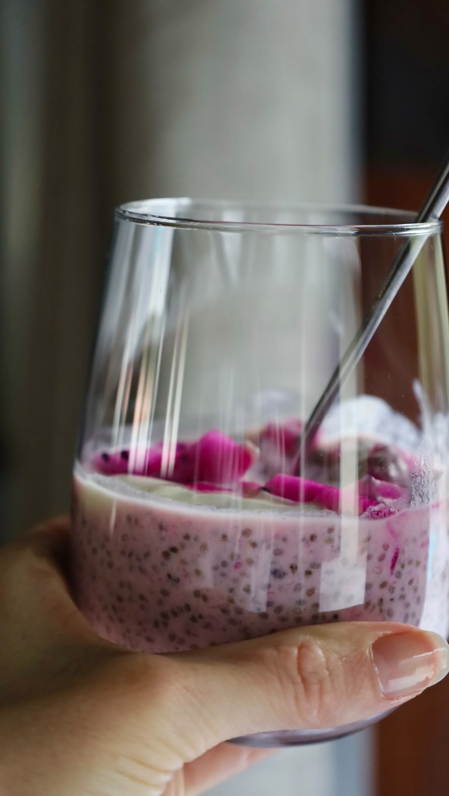 Some days require something pretty in pink 🦩
Today it’s this Pink Dragonfruit Chia Pudding:
• 3 tbsp chia seeds
• 2 tbsp plain or vanilla plant-based yogurt
• 1/2 cup nut milk (or milk of choice)
• 1 tbsp maple syrup (optional)
• 1/3 - 1/2 fresh dragon fruit
Blend the dragon fruit and nut milk in a high-speed blender to make a pink milk. Mix the pink milk with the yogurt, maple syrup (if using) and chia seeds. Stir well and set aside to thicken for about 20 minutes. Serve with more yogurt and fresh dragonfruit cubes.
#chia #chiaseeds #chiaseedpudding #healthybodyhealthymind