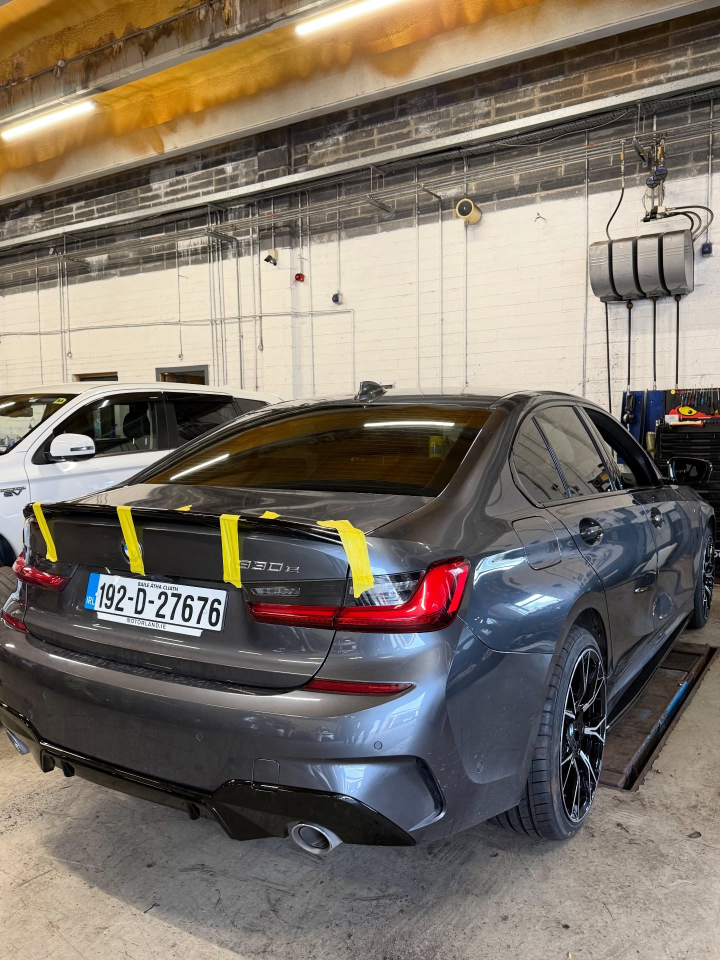 Bmw G20 full kit
Front lip
Sides
Diffuser
Spoiler
Front grille - DM us to book in today #fyp