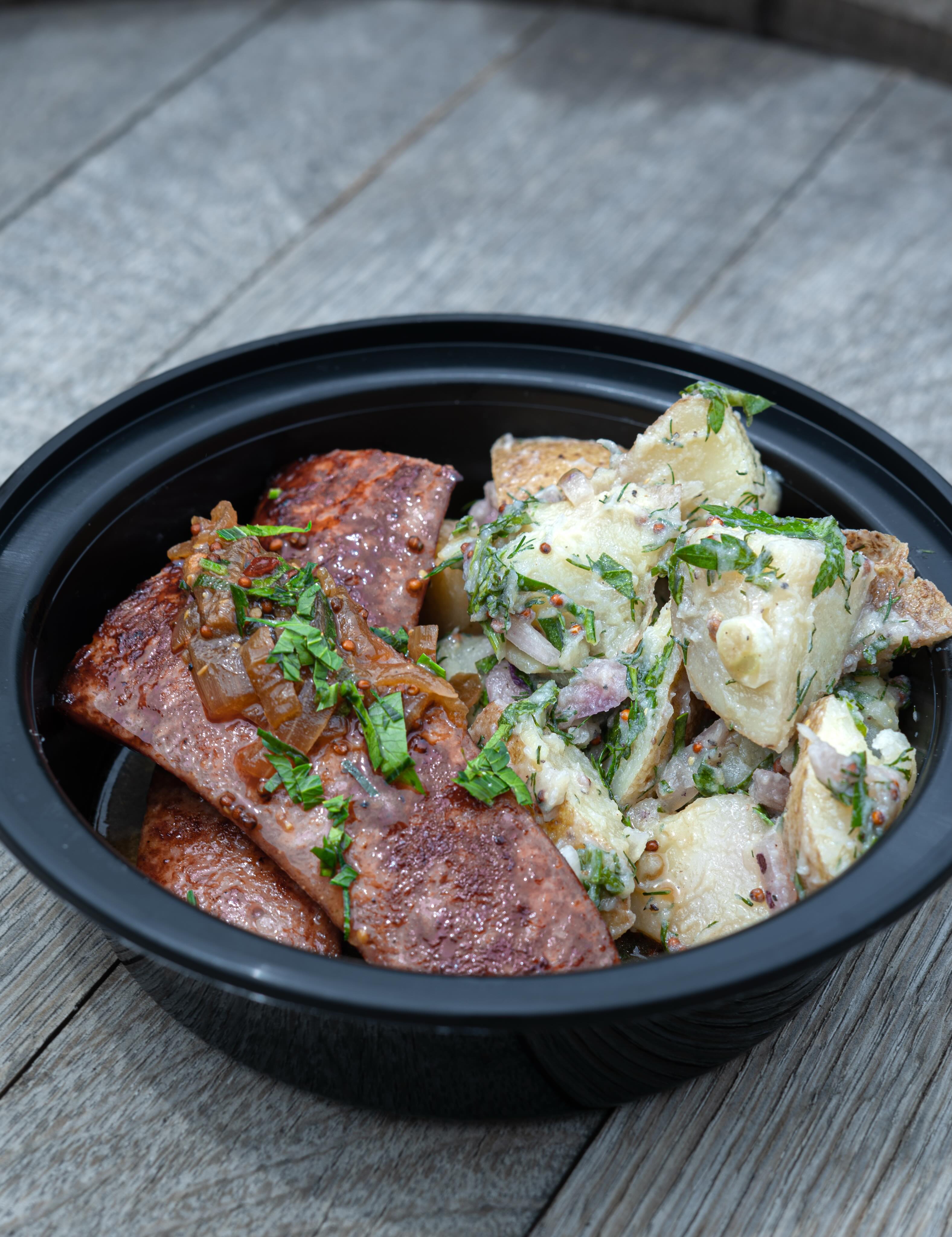 🚨 New food item alert 🚨
Just added this week to our food truck menu:
➡️Smoked kielbasa plate - Smoked kielbasa sausage braised in Queen of Cups Dubbel Ale with an herby potato salad
➡️Fried tofu sandwich - Marinated tofu with vegan sriracha mayo and a cabbage & carrot slaw on a ciabatta roll
➡️House made focaccia - Served with whipped ricotta, tomato miso jam, garlic confit, onion, capers, and organic buckwheat shoots from The Hickories farm in Ridgefield