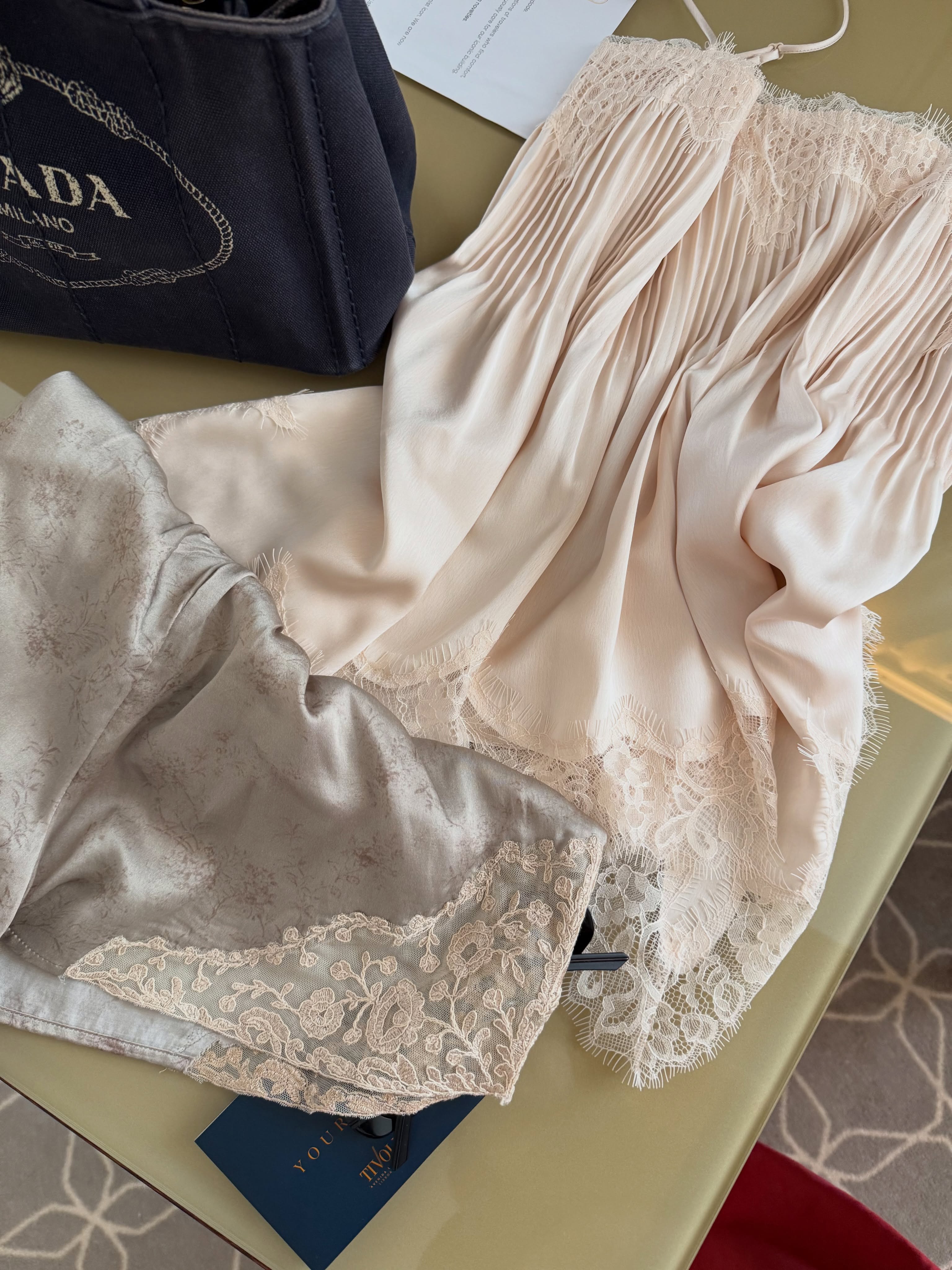 Trying to find something delicate as I get bigger. These little silky shorts did the job. I paired it with a black tank one night but I think they’ll be great with a classic t too.
I’ve naturally steered away from Zara but the store in Lisbon is gorgeous (I couldn’t make all the floors) and every time I am in either Portugal or Spain I have to make a visit. They always seem to have a different effect.
#lisbon