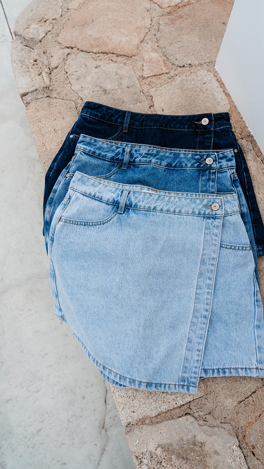 Onze Jadene rokshort is back in stock in alle kleuren! Birgitte en Milla laten jullie wat outfits zien 🙌🏼
€49.95
Meerdere kleuren online & in store
www.juliabybb.com
#juliabybb #ootd #backinstock #newcollection #zomercollectie