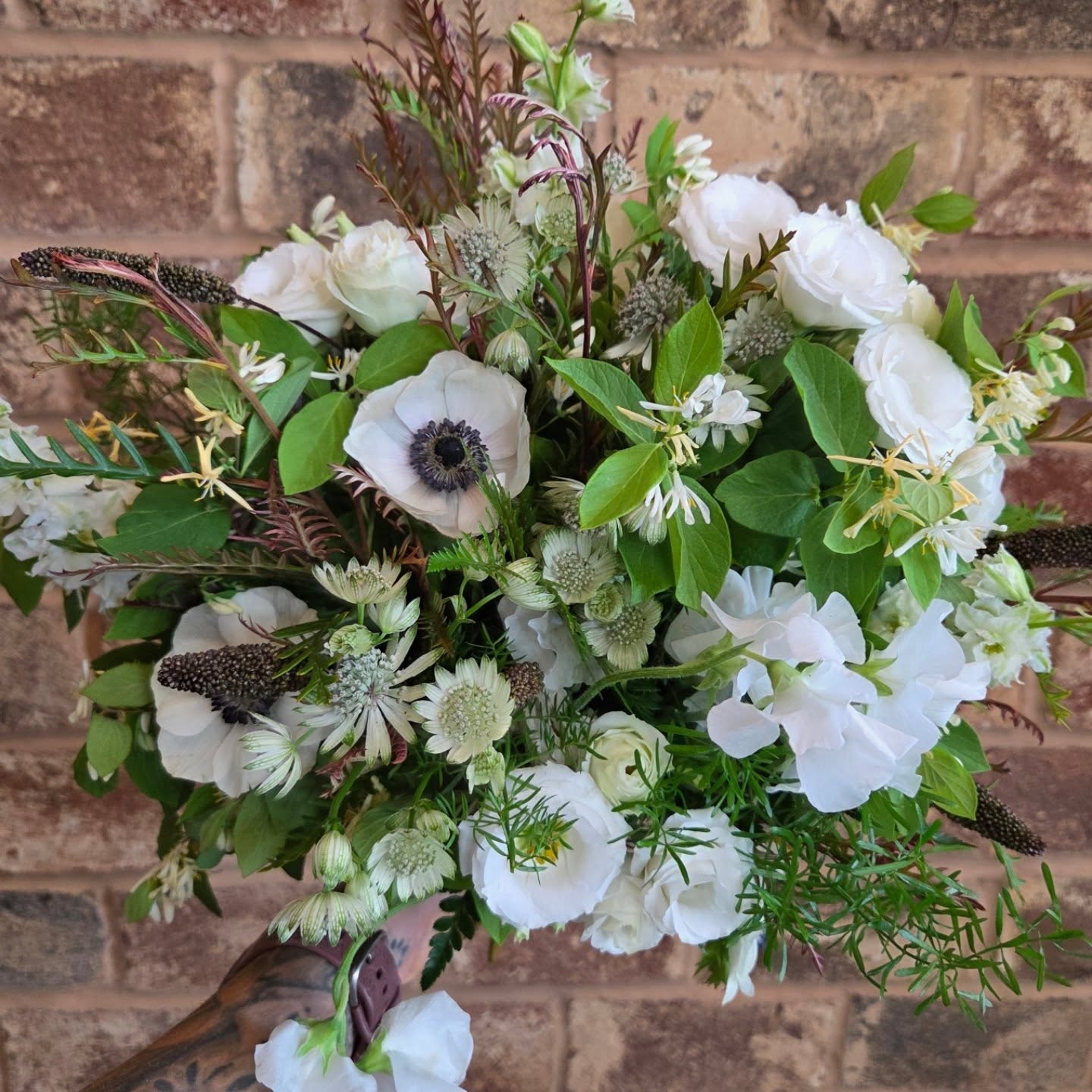 Happy wedding day @abbigailrennes 🩷❤️
A natural, garden-inspired bouquet design - featuring locally grown honeysuckle and asparagus fern!
Have a vision for your wedding?
Let's work together ❤️
Book a meeting with me - Www.calendly.com/archernbliss
#gardenwedding #gardenbouquet #springwedding #greenbaywedding #weddingflorist