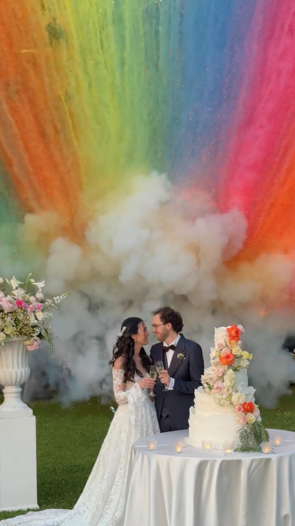 Ci sono giorni che restano nel cuore per sempre.
Quello di AnnaTeresa e Pasquale è stato un intreccio di amore, famiglia e felicità.
Grazie per averci permesso di raccontare la vostra storia. 💍🤍
Credits
WP: @annateresalaudatoevents
Floral Designer: @salvatoregattimolofloralevent
Makeup Artist: @toshine_antonellamarrandino
Bridal Gown: @cerratosposa
Groom’s Suit: @cerratosposa
Wedding Favors: @arteregalo_weddingandhome
Live Music: @gruppo_arechi_music
Venue: @savoyweddingevents
Video Collaboration: @mariacristinadesio
Hairstylist @luciaematteomoscariello