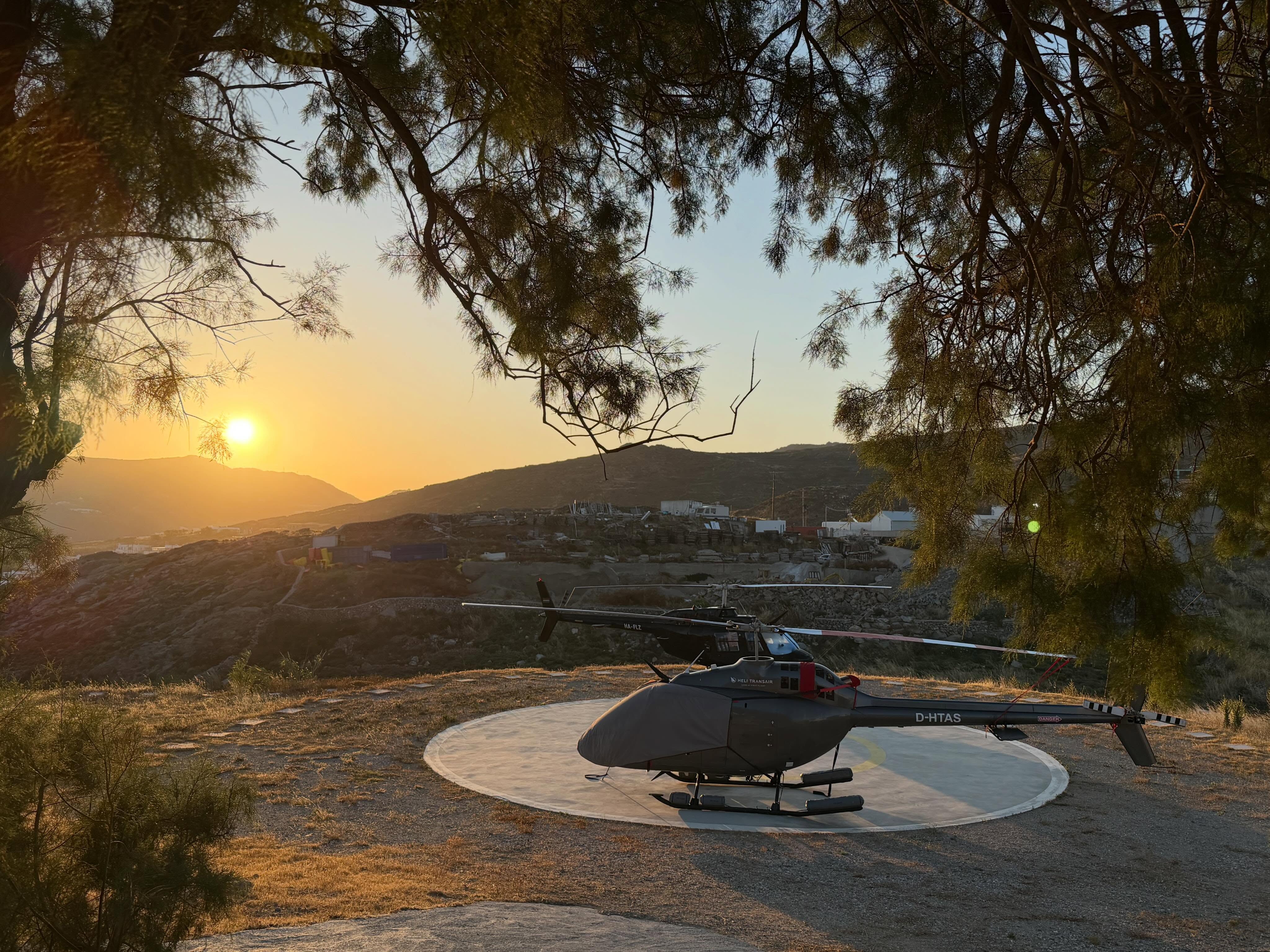 Kalimera Mykonos 🇬🇷🚁 #heliflyhelicopterservice #mykonos #cycaldes #helicopter