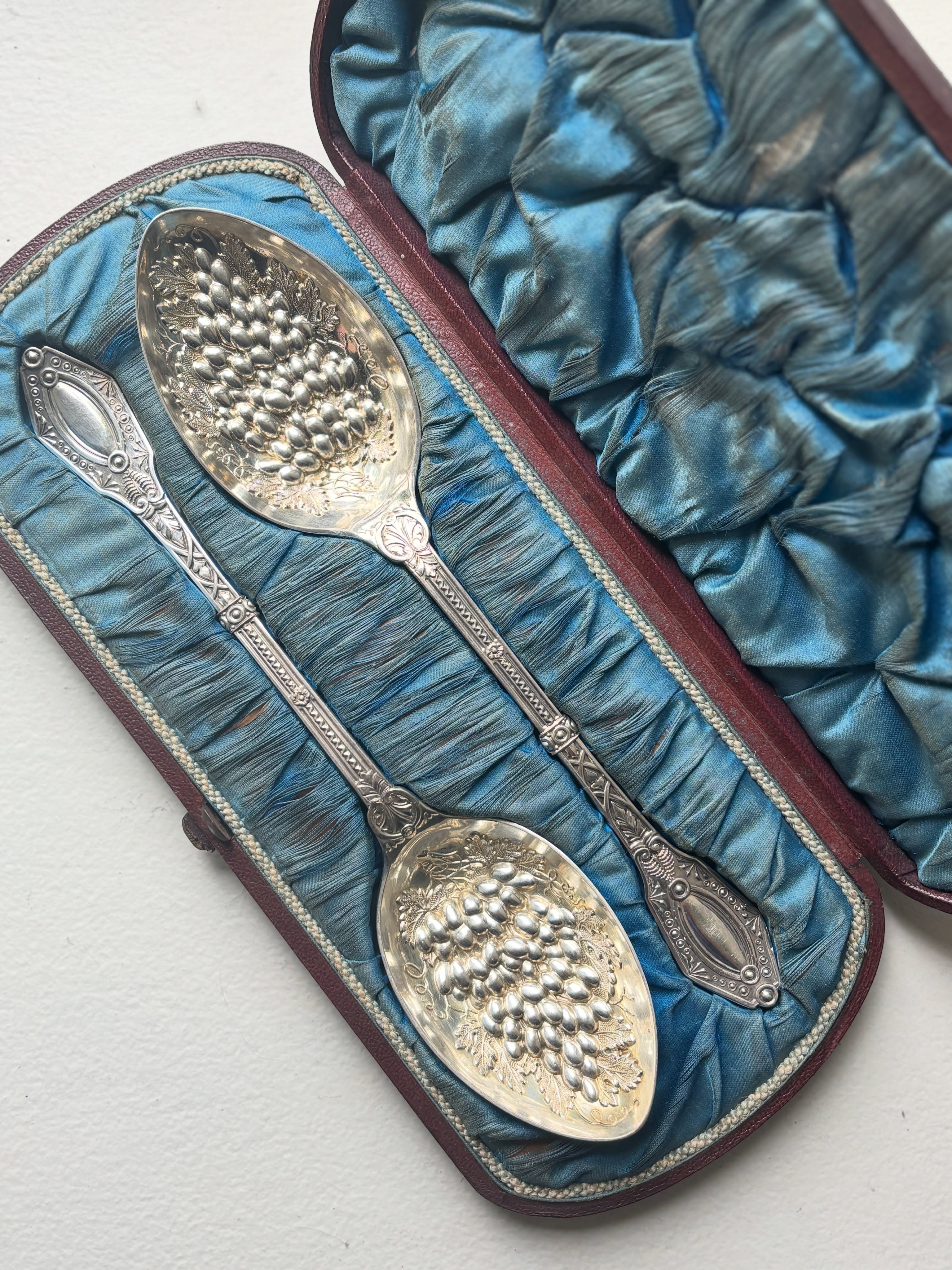 One imagines these emerging only on the loveliest of days. A bowl of strawberries freshly picked from the garden. Star jasmine climbing the walls. Pheasants disappearing through long grass while glasses catch the last of the afternoon sun.
These late Victorian berry spoons, preserved in their original silk-lined case, carry with them all the romance of an English summer. Their bowls are adorned with abundant grape clusters and vine leaves, a celebration of nature’s bounty rendered in silver plate over a century ago.
Beautiful objects have a way of holding great tales within themselves; and these feel full of them.
Now available at Terrou.com.
.
#victoriansilver #berryspoons #antiquesilver #victorianhome #cottagecore