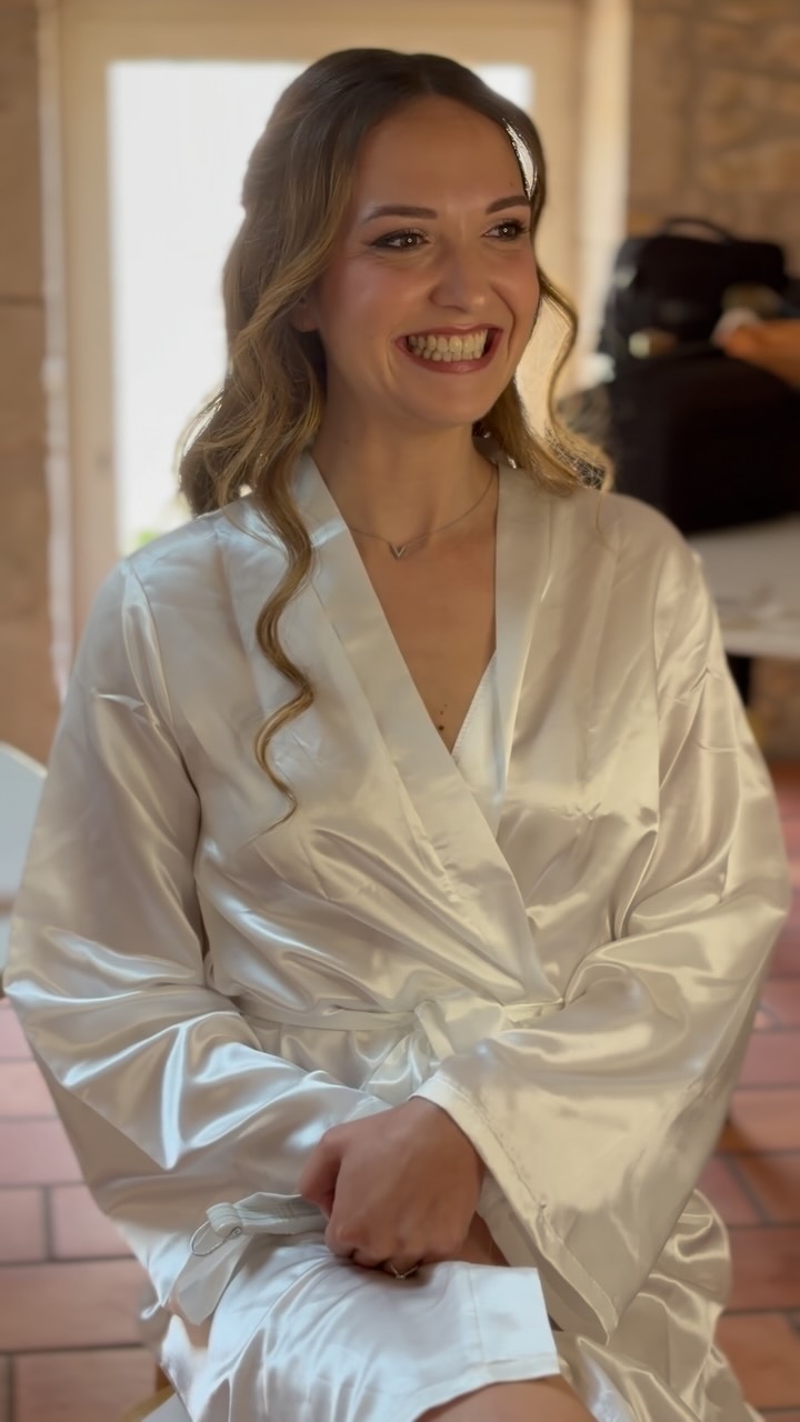 WEDDING DAY ✨
✨ Un moment de douceur avant la découverte… puis ce sourire qui en dit long. 🤍
Mise en beauté de mariée à Lyon : maquillage naturel, lumineux et personnalisé pour révéler votre beauté tout en vous ressemblant.
📍Maquilleuse professionnelle mariage Lyon & Rhône-Alpes
#maquilleusemariage #maquilleuselyon #mariagelyon #makeupartistlyon #maquillagemariee