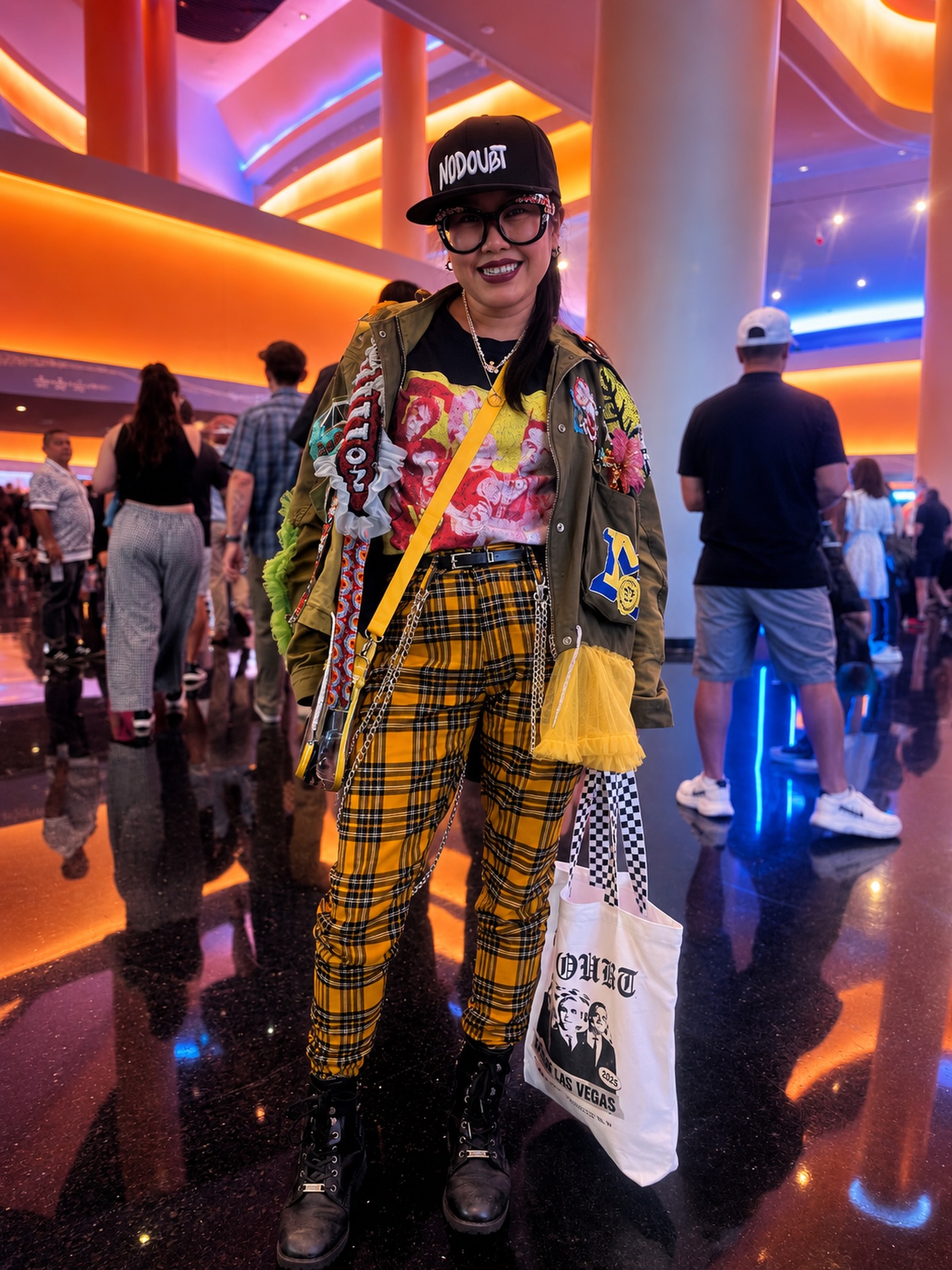 Fit check for tonight at the Sphere @spherevegas !! Love all my @nodoubt swag!!! #NoDoubtLiveAtSphere #nodoubtsphere
#nodoubtattire #ootd #outfitsoftracydizon