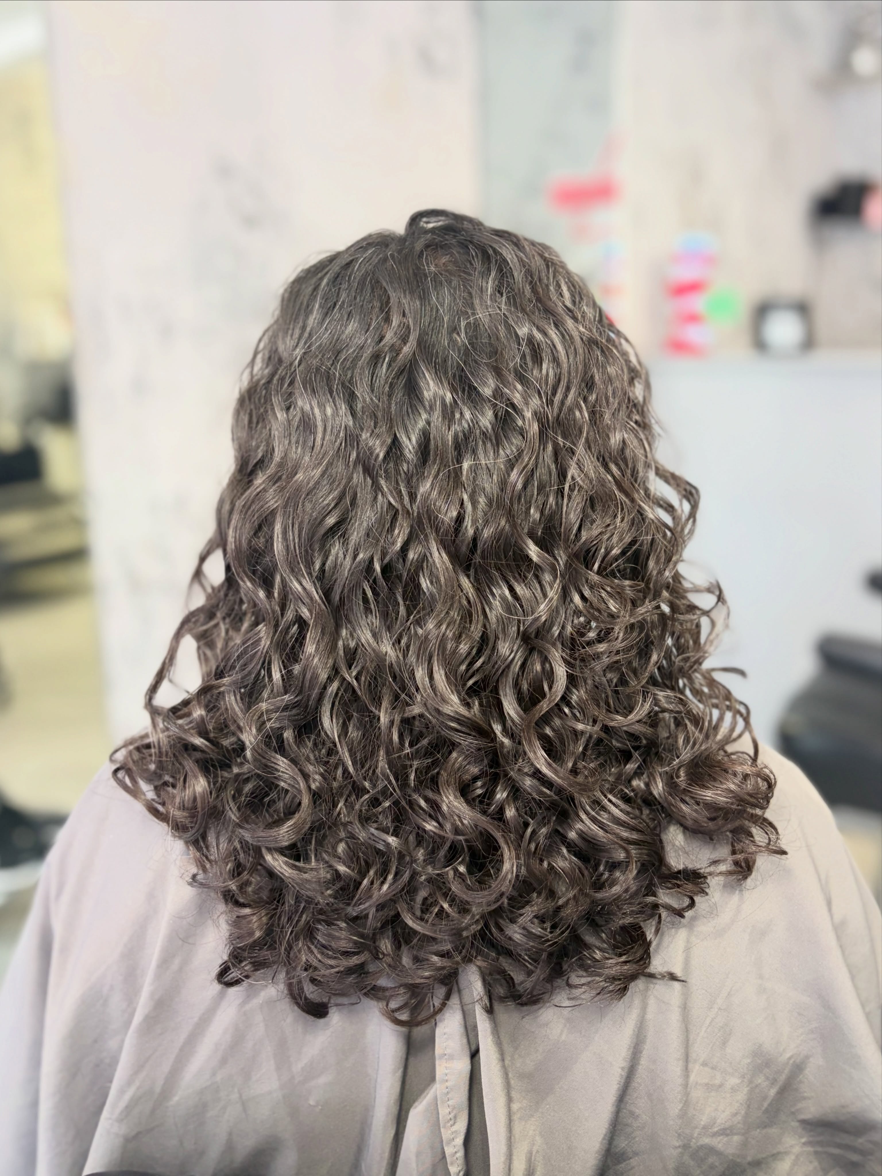 objective : cut it all off !! short hair ready for summer and we’ve finally got that bounce back 💜 obsessed x
#curltalk #curlyhair #curlyhairspecialist #london #explore