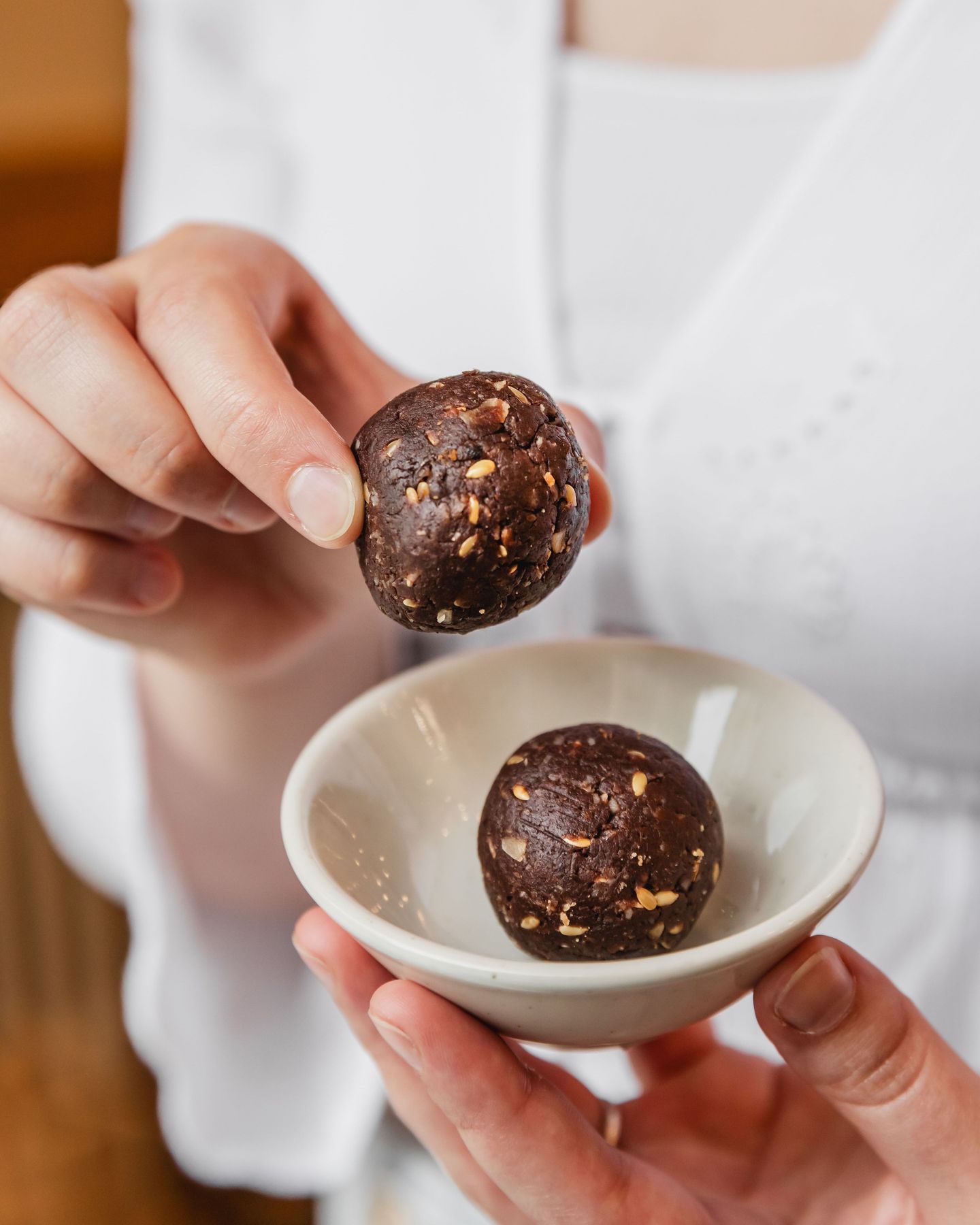 ENERGY BALLS 🔋
2 nouvelles recettes Judy : Energy ball Choco protein & Carrot collagen !
Disponibles en duo ou en solo, pour un boost d’énergie plus stable grâce aux fibres, protéines et bons gras.
Parfaites avant un effort, pour rester concentré… ou se faire plaisir 😉
📸 @alicepages
#collagen #collagensnack #proteinsnack #energyball #healthysnack #snackparis