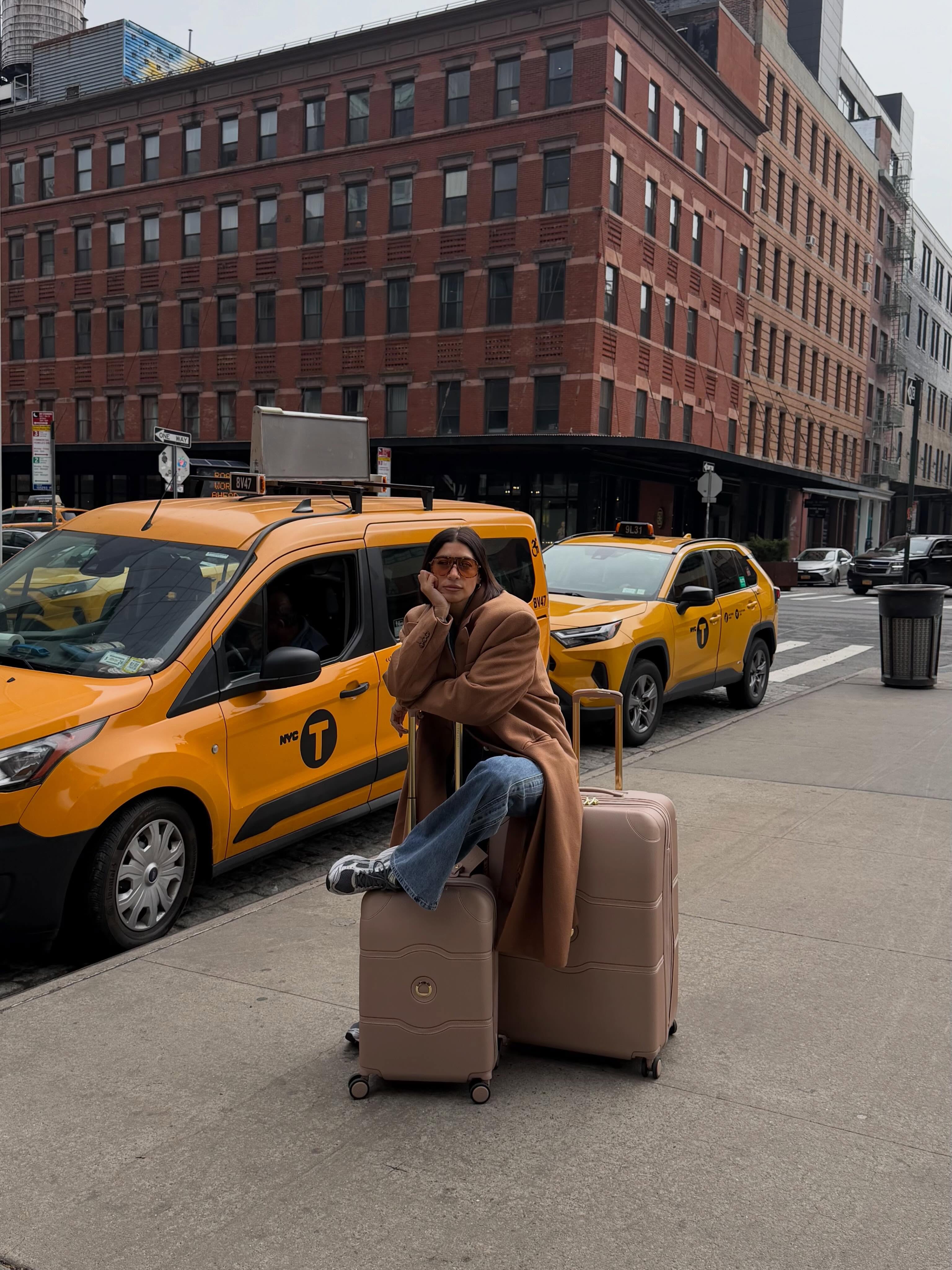 On the move but make it chic ✨
@nina.caram is navigating NYC with the perfect travel companions.
Chatelet limited edition in beige rose.
#DelseyParis #DesignedToMoveWithYou #Delsey80Anniversary #NewLaunch #LimitedEdition