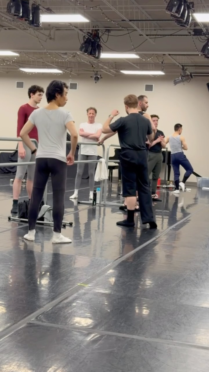 Artistic Director Bryce Lee gives an incredible analogy on pronation and supination. 🏇💥 #themaledanceconnection #dance #adultballet #pronationandsupination