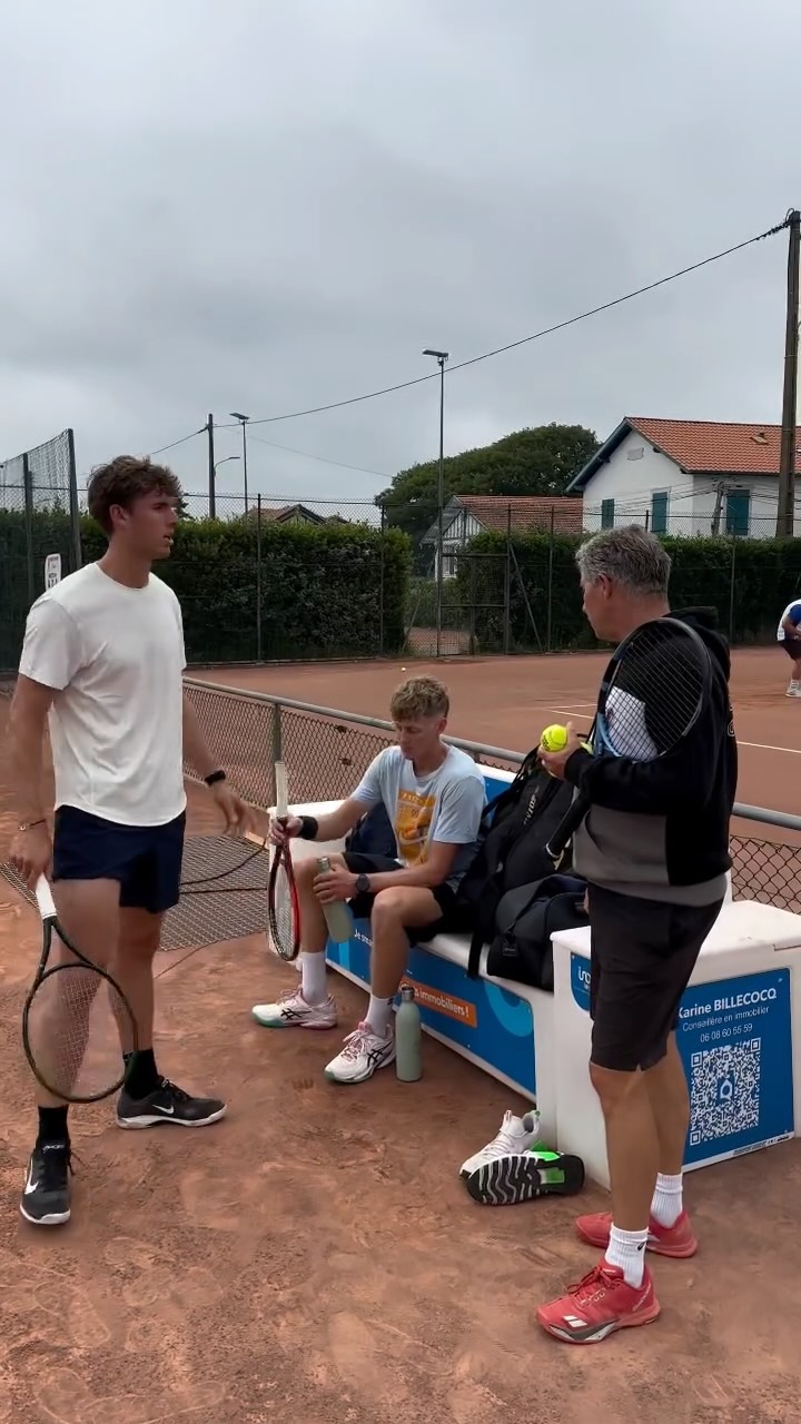 En pleine préparation avant le match de dimanche 💥
Intensité, concentration et gros rythme à l’entraînement pour @paulinchauspe @f_balshaw et @zhi_ptc 👊
Rendez-vous dimanche pour les encourager à domicile 🔥 #biarritz #botennis #tennis #biarritzolympique