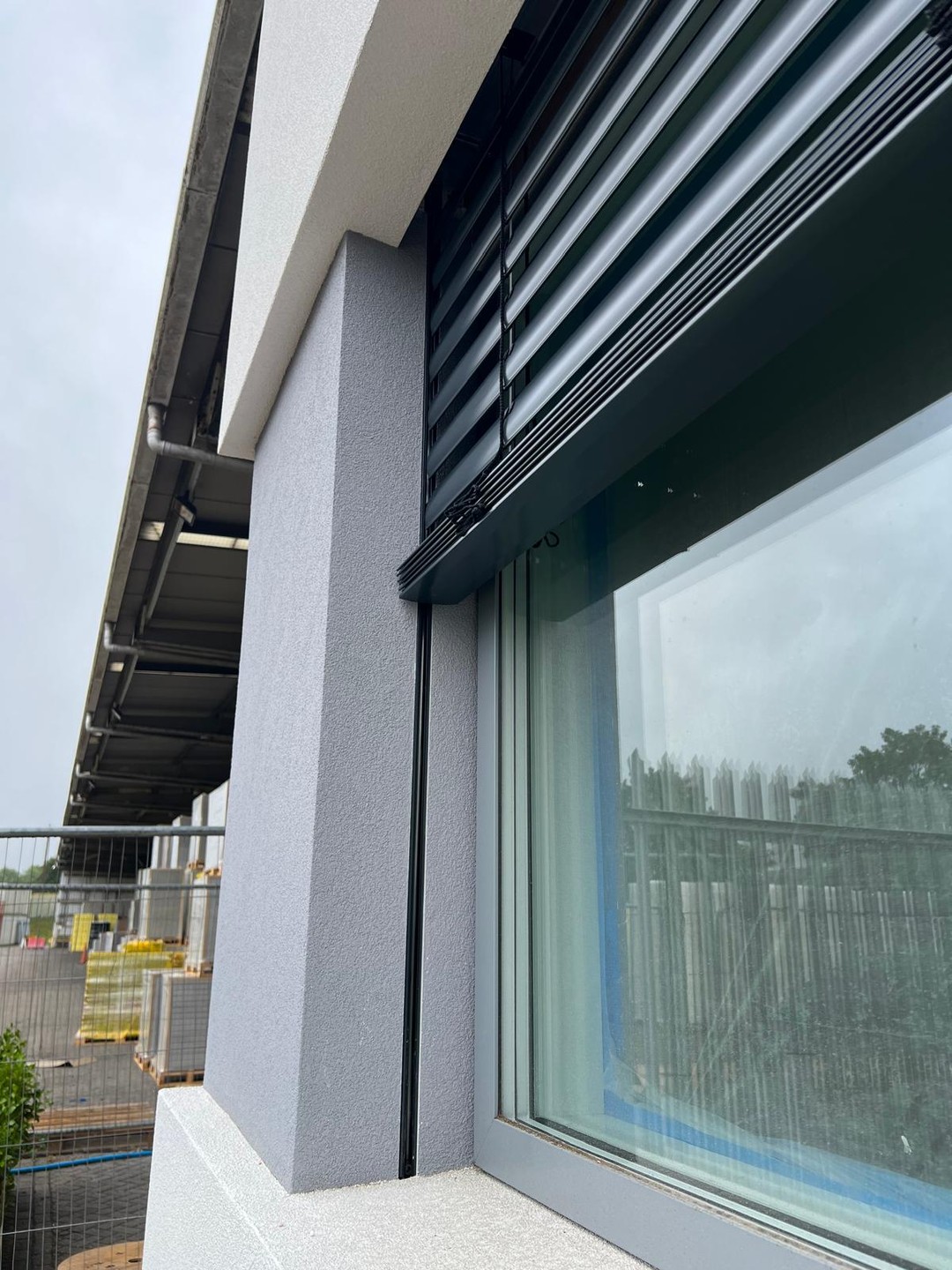 Another step forward on site.
External blinds are now being installed to the building façade, helping to reduce solar gain while contributing to occupant comfort and overall building performance. The finishing touches are starting to come together.
#Rochester #Kent #ConstructionUK #Architecture #Facade #CommercialBuild #BuildingPerformance #CommercialProperty #FacadeEngineering #UKConstruction #RochesterFactory