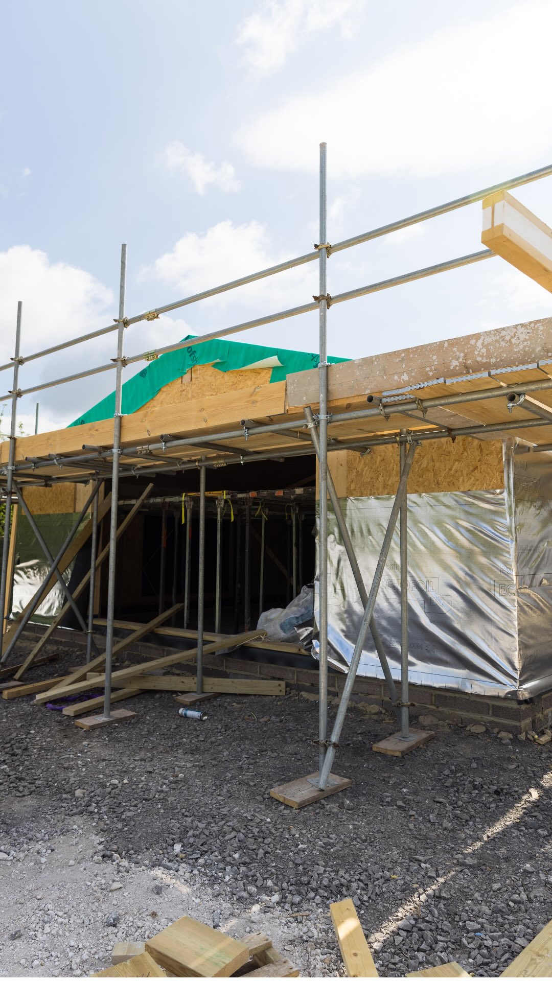 Welcome to Martinique Farm.
Set within the countryside in Fordingbridge, this new three-unit SIP development is now underway
The client, @bhmelectrical chose to build with SIPs due to the speed of build and strong thermal performance the system provides across all three properties.
We have also been working alongside our groundworks partner, @lghowsonltd , on this project, and it has been a pleasure working with the team at @bircharchitects to help bring this three-home development to life.
Looking forward to sharing more as the project progresses.
#sips #siteprogress #newbuildhomes #fordingbridge #modernmethodsofconstruction