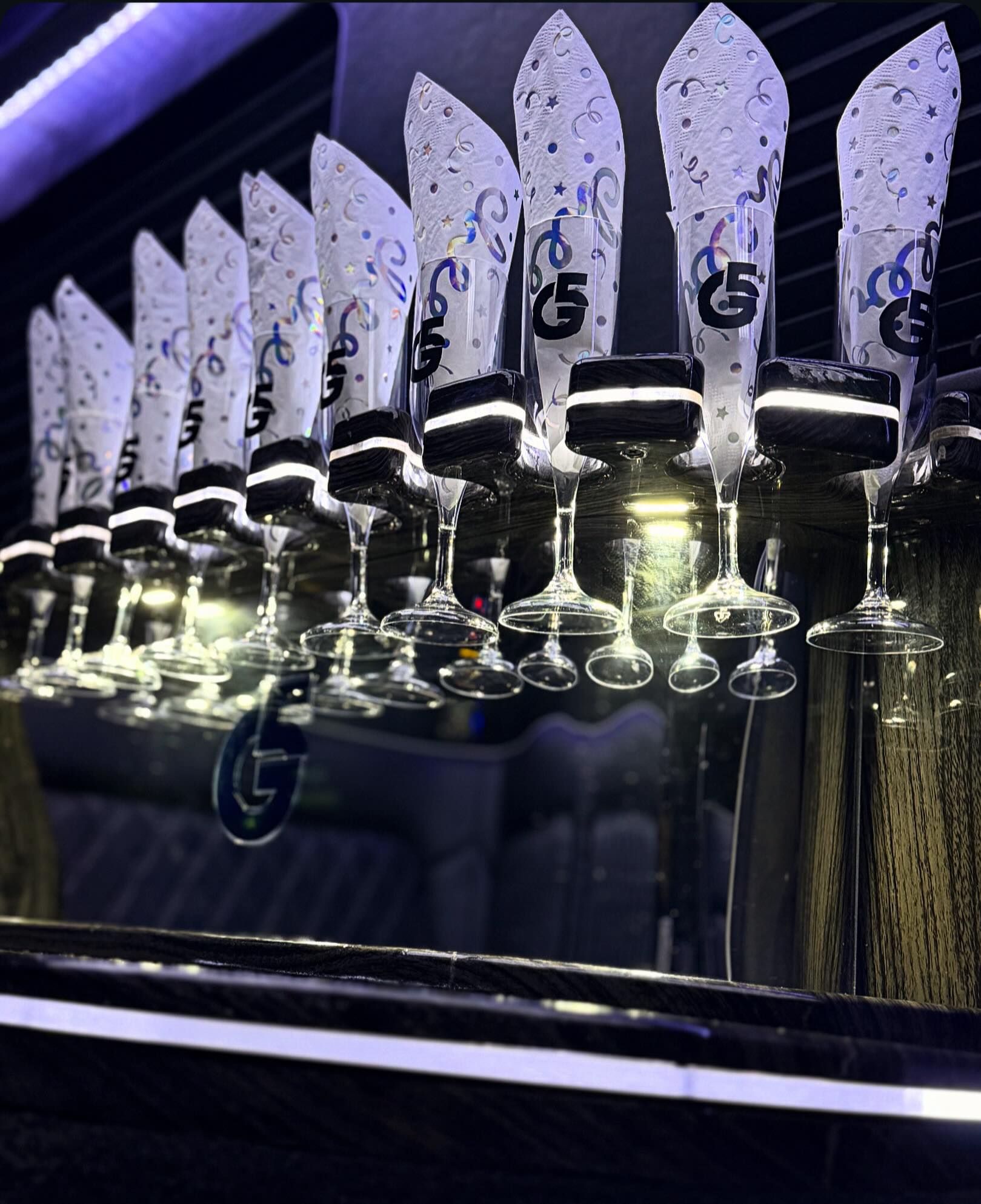 Crafted for those who appreciate the finer details.🥂
.
Only G5 turns transportation into an experience.
.
Welcoming the new G5 VIP Sprinter Experience.
