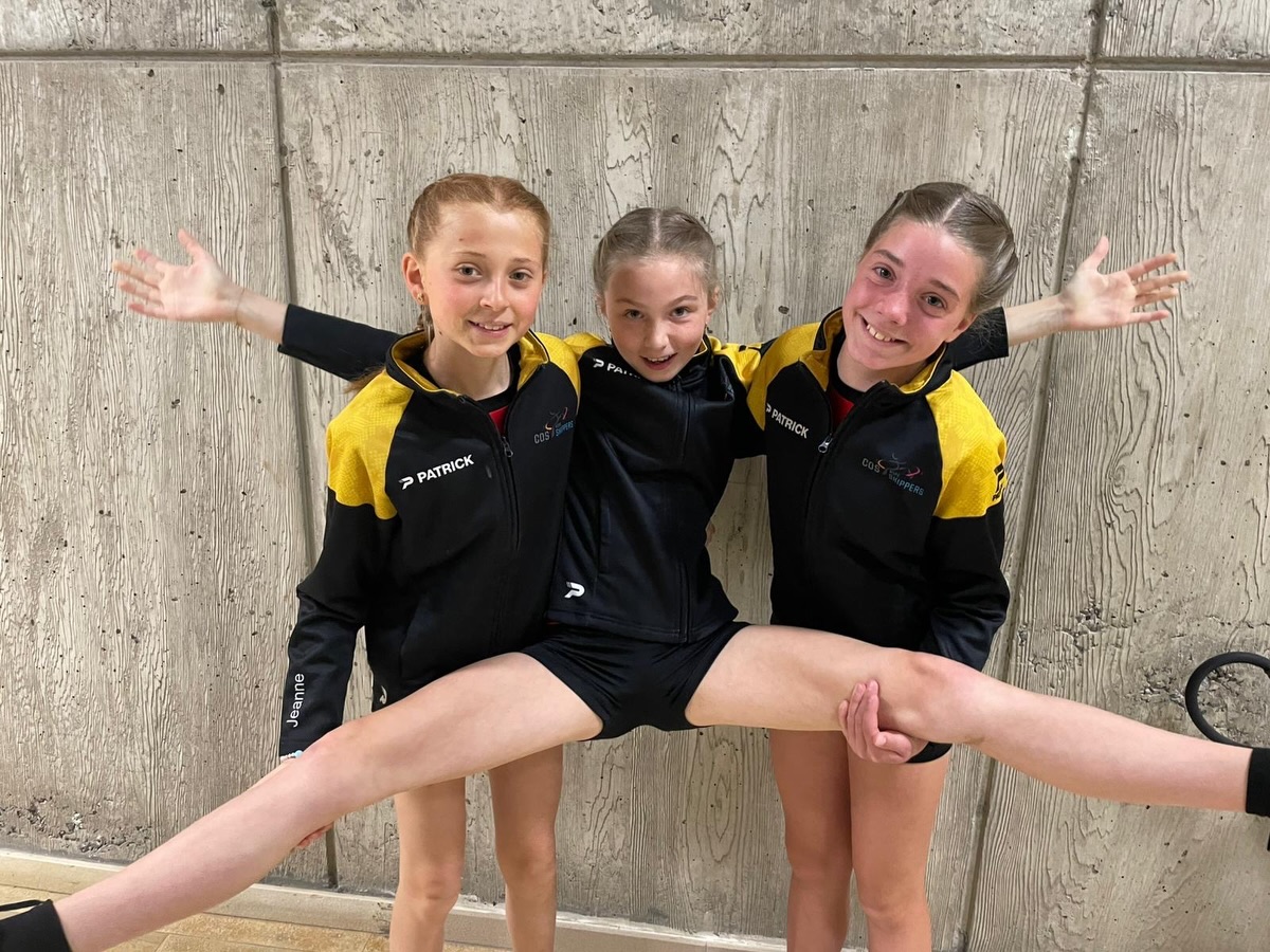 Nu het seizoen gedaan is, is het tijd om het laatste clubrecord in de kijker te zetten 🥳
Onze mini’s Jeanne, Oona en Laurine verbraken tijdens hun double dutch wedstrijd het double dutch speed record met een score van 185 👏
#cosropeskippers #jumprope #ropeskipping