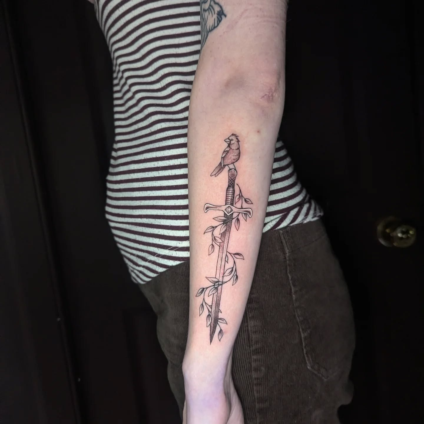 Leafy sword and Cardinal for Abby-Mae whilst on her travels 🌱
Thanks for asking me to create this sentimental souvenir for you, I loved chatting with you and hope you had a wonderful trip in Scotland ✨
🗓️ booking June onwards
💌 fill in the enquiry form linked in my profile or email booking@ericattattoo.com ✨
🇬🇧 Edinburgh, UK
✒️ tattooing at Astra Lines
Eco conscious tattooing using biodegradable supplies from @ecotatpro @killerinktattoo @goodjudy.ca and biodegradable cartridges from @magicmoon_tattoo_supply @starrtattoosupplies
machine from @fkirons
#edinburghtattoo #edinburghtattooartist #tattooedinburgh #fantasytattoo #swordtattoo