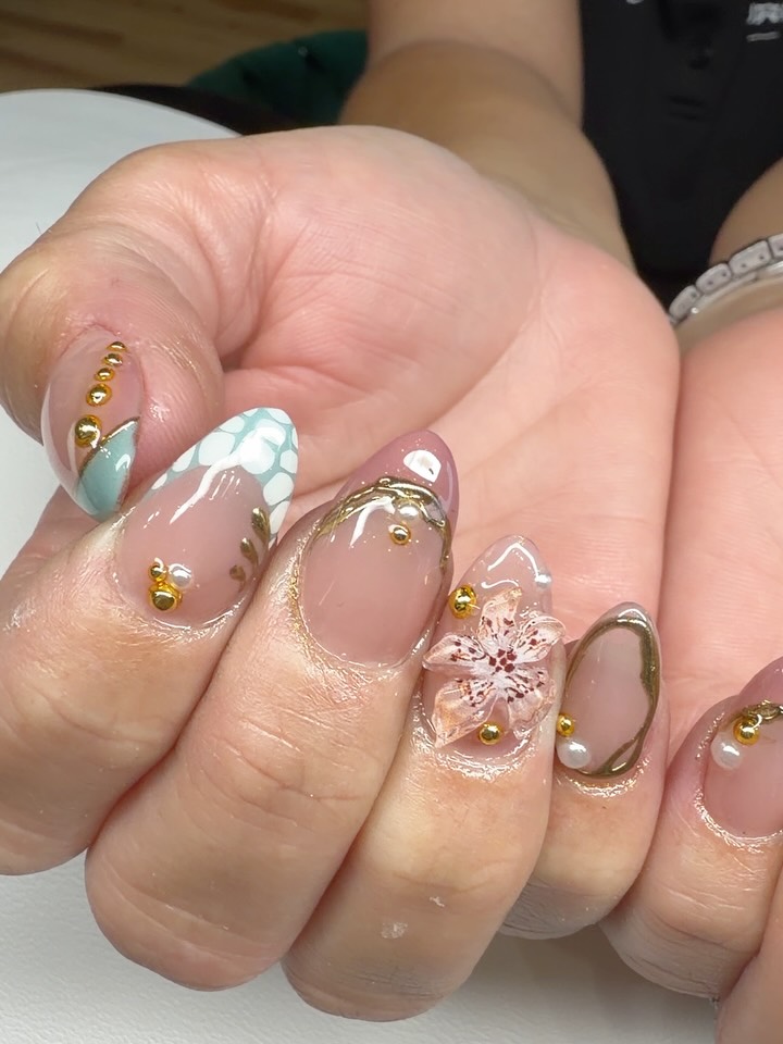 These colors give soft elegance 🩵
#summernails #bigislandnails #hawaiinails #konanailsalon #coutureclaws