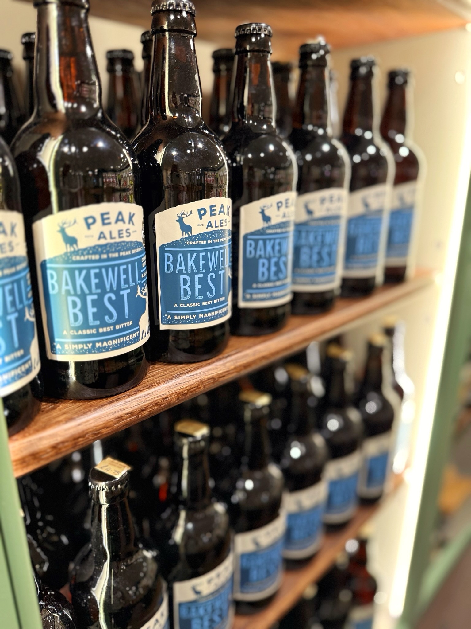 There’s more to us than our Original Bakewell Pudding and iconic Bakewell Tarts… 🍺
Looking for a Father’s Day gift? Pop in and browse our selection of local favourites, including @peakales Bakewell Best Bitter and Chatsworth Gold, a golden ale brewed with honey 🍯
We think they pair perfectly with an Original Bakewell Pudding for Dad 🥧
Treat Dad to the taste of the Peak District this Father’s Day 🌳🍃
Shop for Father’s Day now! Visit us in store or use the 🔗 in our bio
#FathersDay #BakewellPudding #visitbakewell