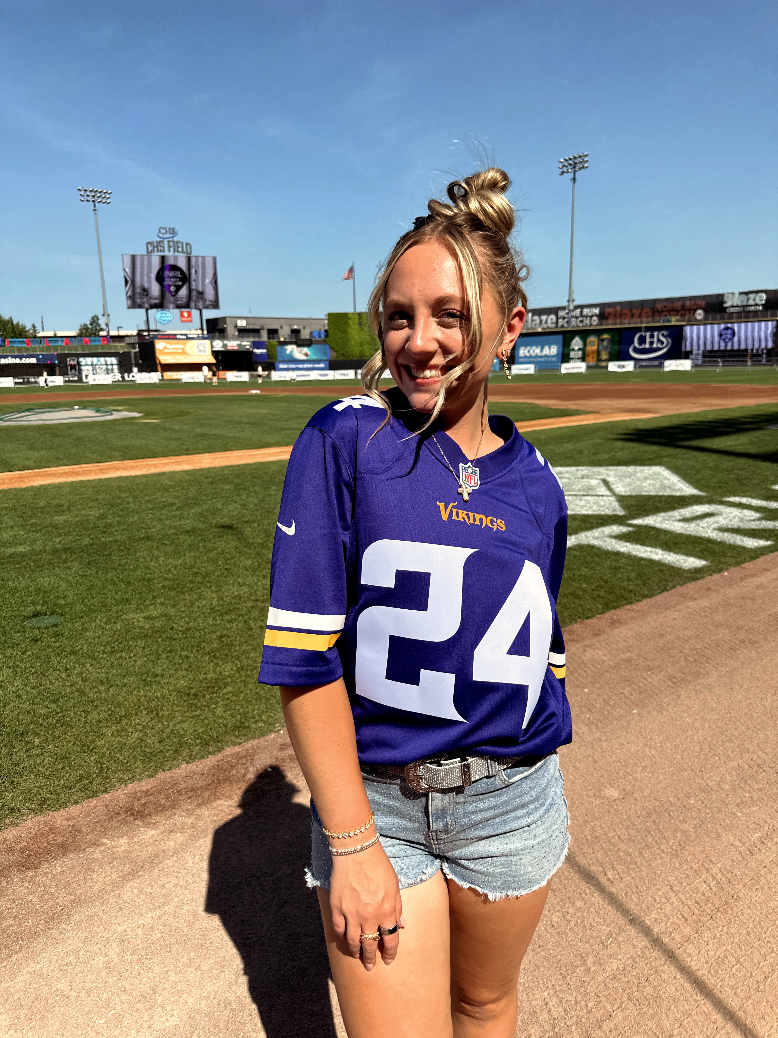 05.28.26 | @thielenfoundation celebrity softball game
Y’all this was such a joy to attend and be a part of singing the National Anthem. This foundation makes a direct difference in our communities, and it was so cool to see everyone getting together to support the cause. As a Minnesota girl at heart, my family and I felt so cool to be there! 💜💛