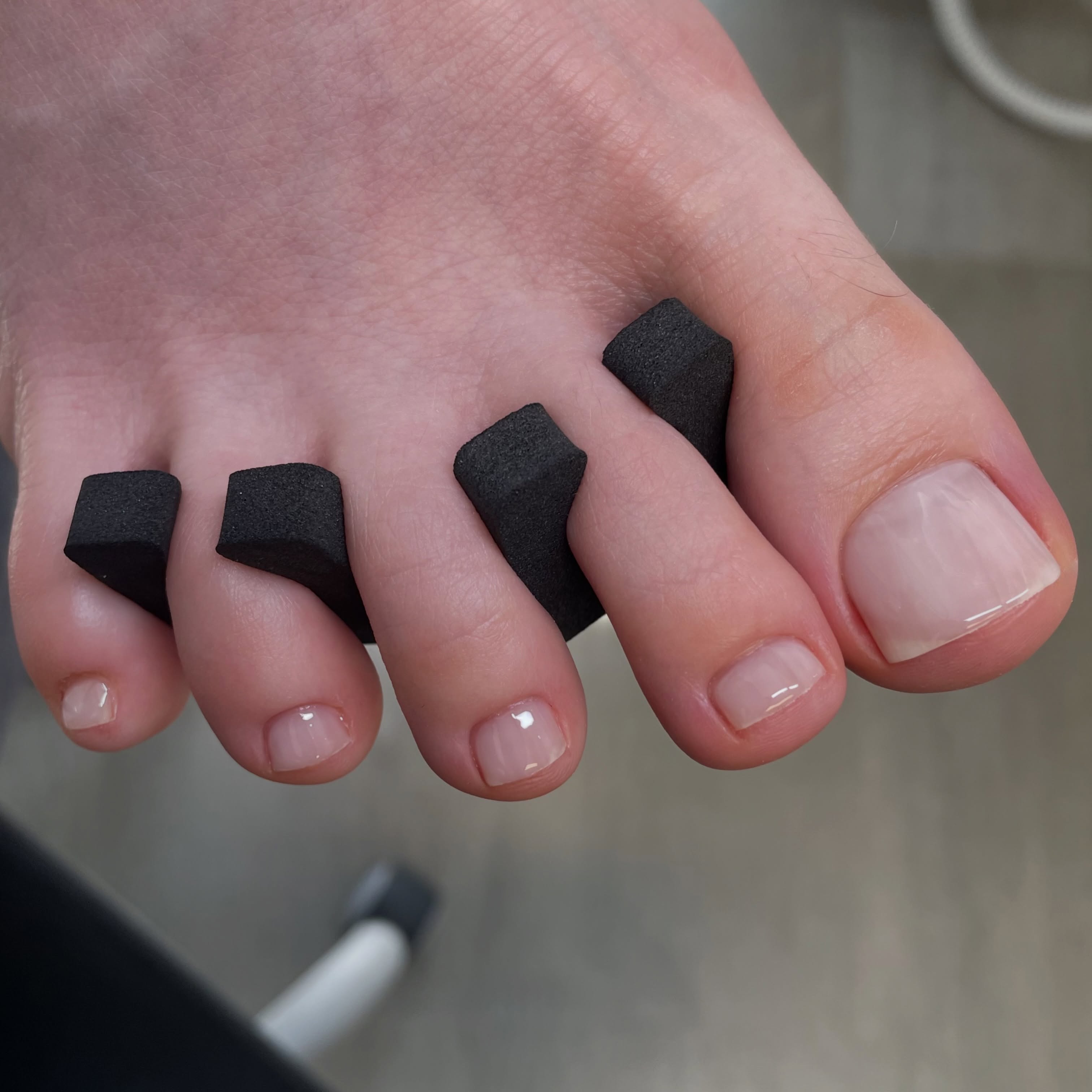 Keeping it clean and simple with Fine China by Dazzle Dry
#jessicurednails #berkeleynails #berkeleynailtech #drypedicure #waterlesspedicure