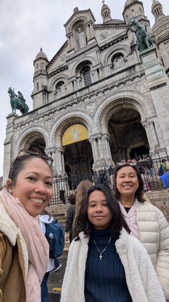 𝗣𝗮𝗿𝗶𝘀𝗧𝗮𝘆𝗼𝗧𝗼𝘂𝗿𝘀: Mother-daugter trip in Paris. She's 11, a football enthusiast so we talked a lot about football! She has given me insights about the PSG team and the French national team. She also shared her predictions of the upcoming World Cup. ⚽🇫🇷
Oh what a fun day to show you girls around Paris! Merci beaucoup, @aymigel and Luli.🥰
#paristayotours #paristourguide #parisforpinoys #paris #pinoyprivatetourparis