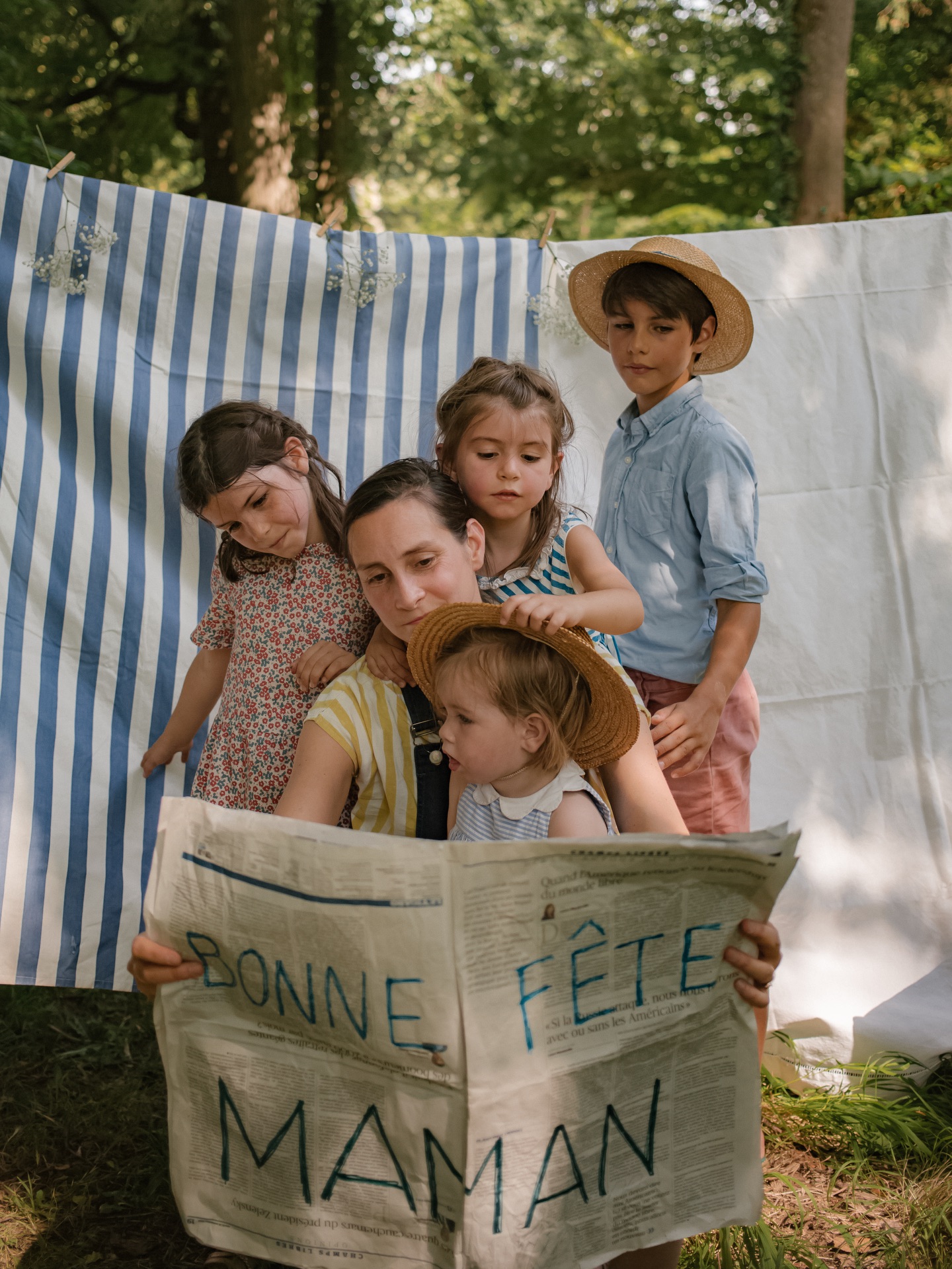 Bonne fête les mamans !!
Je suis trop heureuse d’avoir pu faire quelques photos avec mon crew entre deux créneaux des mini séances que j’organisais hier à Lyon.
Merci aux familles présentes, toutes différentes mais avec un même point commun : une maman formidable!
C’était génial et je pense proposer à nouveau ce format l’année prochaine ou pour d’autres occasions.
J’ai pris beaucoup trop de photos 🙈
Mais elles vont être folles.
