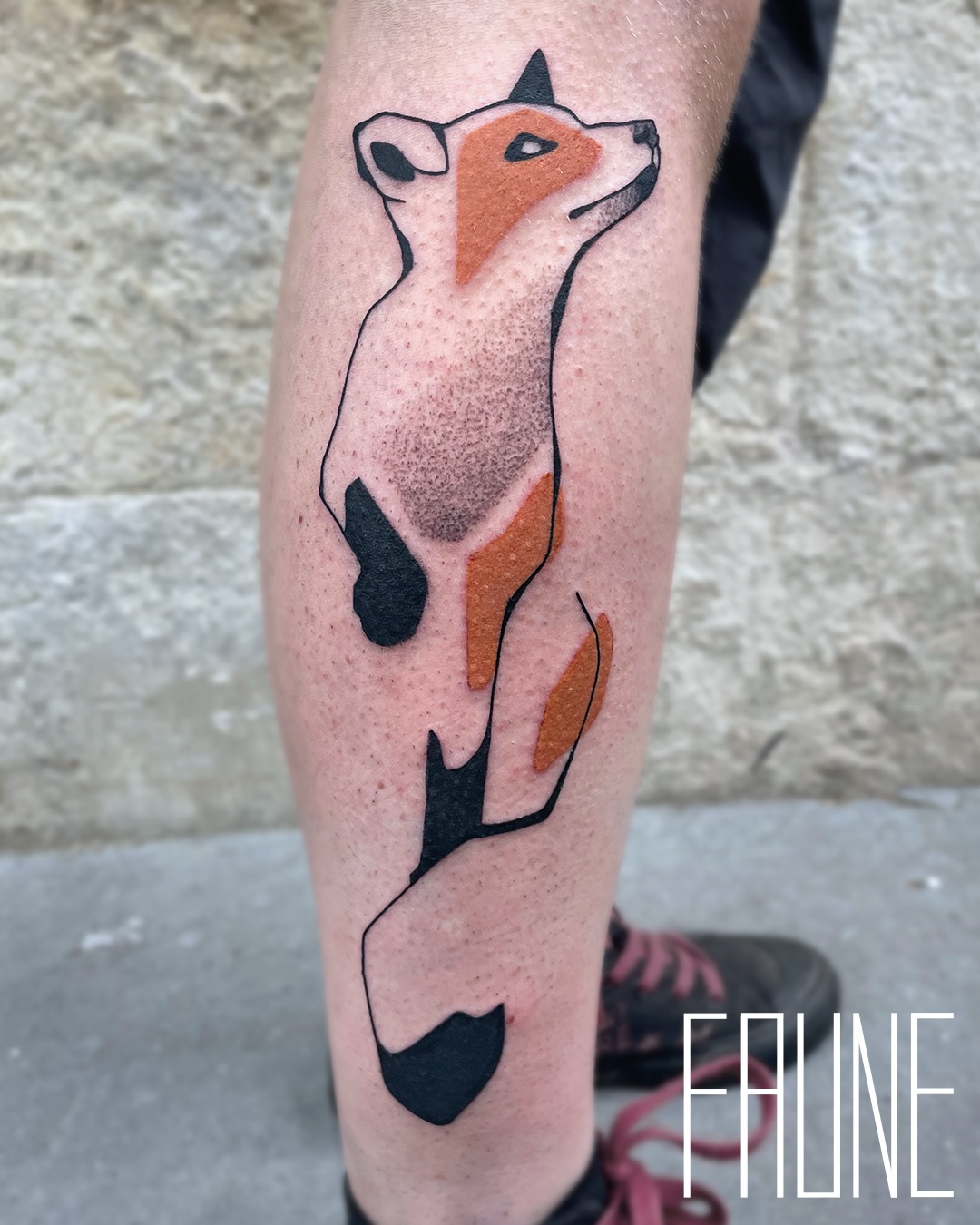 🦊Petit renard réalisé sur Bordeaux, à l’occasion des 20 ans de Sea Shepherd France. Un grand merci pour ta confiance et ce super petit projet!
***********
🦊Little fox created in Bordeaux, to celebrate Sea Shepherd France’s 20th anniversary. A huge thank you for your trust and this wonderful little project!
.
.
.
.
#fox #foxtattoo #animallovers #wildlifeprotection #finelinetattoos
