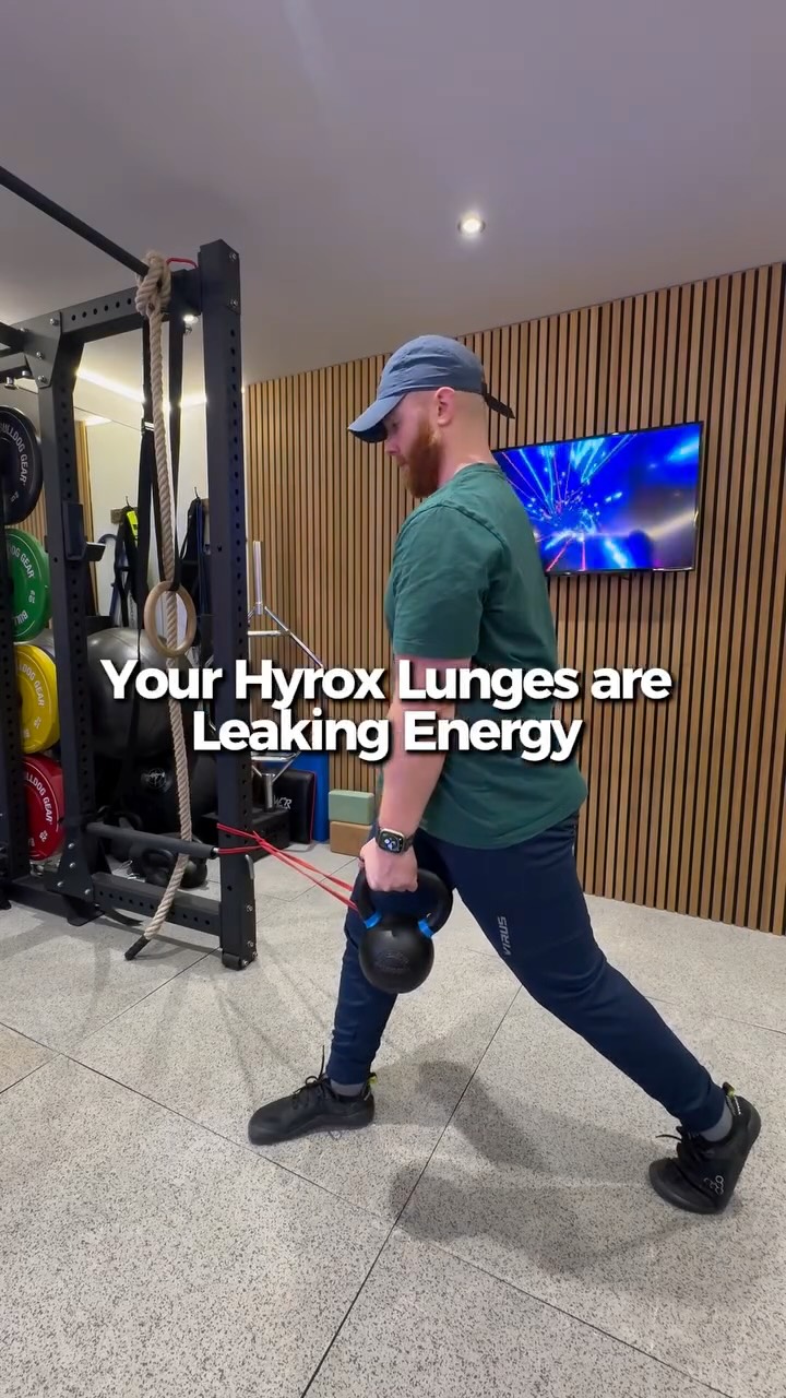HYROX walking lunges are not just a test of leg endurance.
They are a test of how well your foot, knee, hip, pelvis and trunk can stay organised under fatigue.
If every lunge comes with knee collapse, pelvic shift, poor foot pressure or ribcage flare, you are wasting energy every single step.
That matters when you have 100m of lunges to get through before going back into your run.
Using a band to create RNT teaches the body to correct poor knee and femur position.
Adding a kettlebell in the opposite hand creates a cross-body stability challenge, forcing the trunk and pelvis to stay controlled while the hip produces cleaner movement.
For HYROX athletes, this can help improve:
👟 walking lunge efficiency
🔒 hip internal rotation control
📍 knee tracking
🪑 pelvic stability
💪🏼 strength under fatigue
🧈 smoother transitions back into running
Don’t just train harder.
Move better, then load it.
Want stronger, cleaner HYROX lunges? Start by fixing how your hips control each step.
#HYROXTraining
#HYROXAthlete
#WalkingLunges
#StrengthAndConditioning
#MovementEfficiency