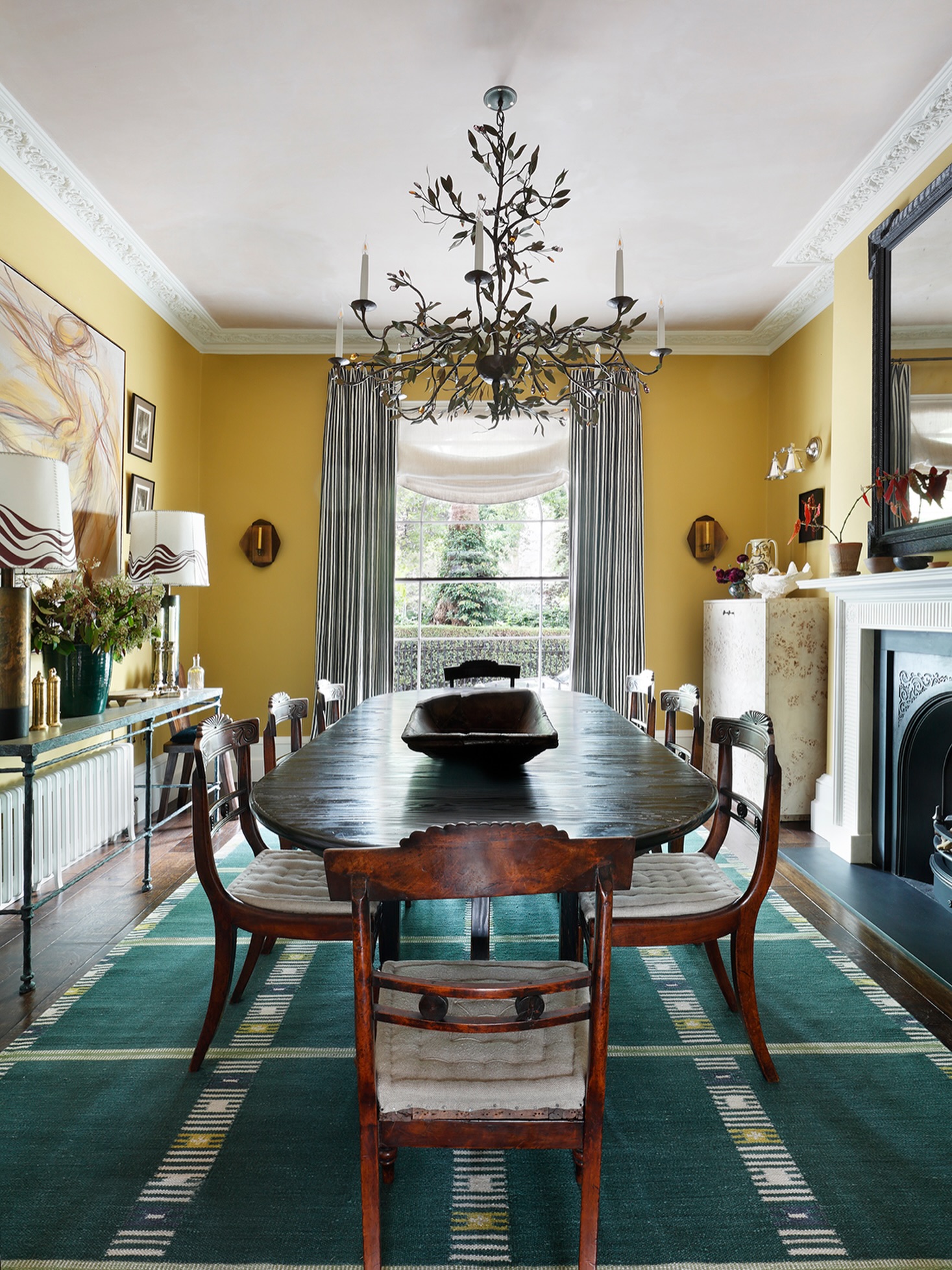 The refurbishment of this Grade II listed home involved careful restoration of original features and considered spatial reconfiguration. This room retains its historical proportions and decorative detailing, brought back to life through precise intervention and a considered response to the building’s character.
Interiors by @christian_bense