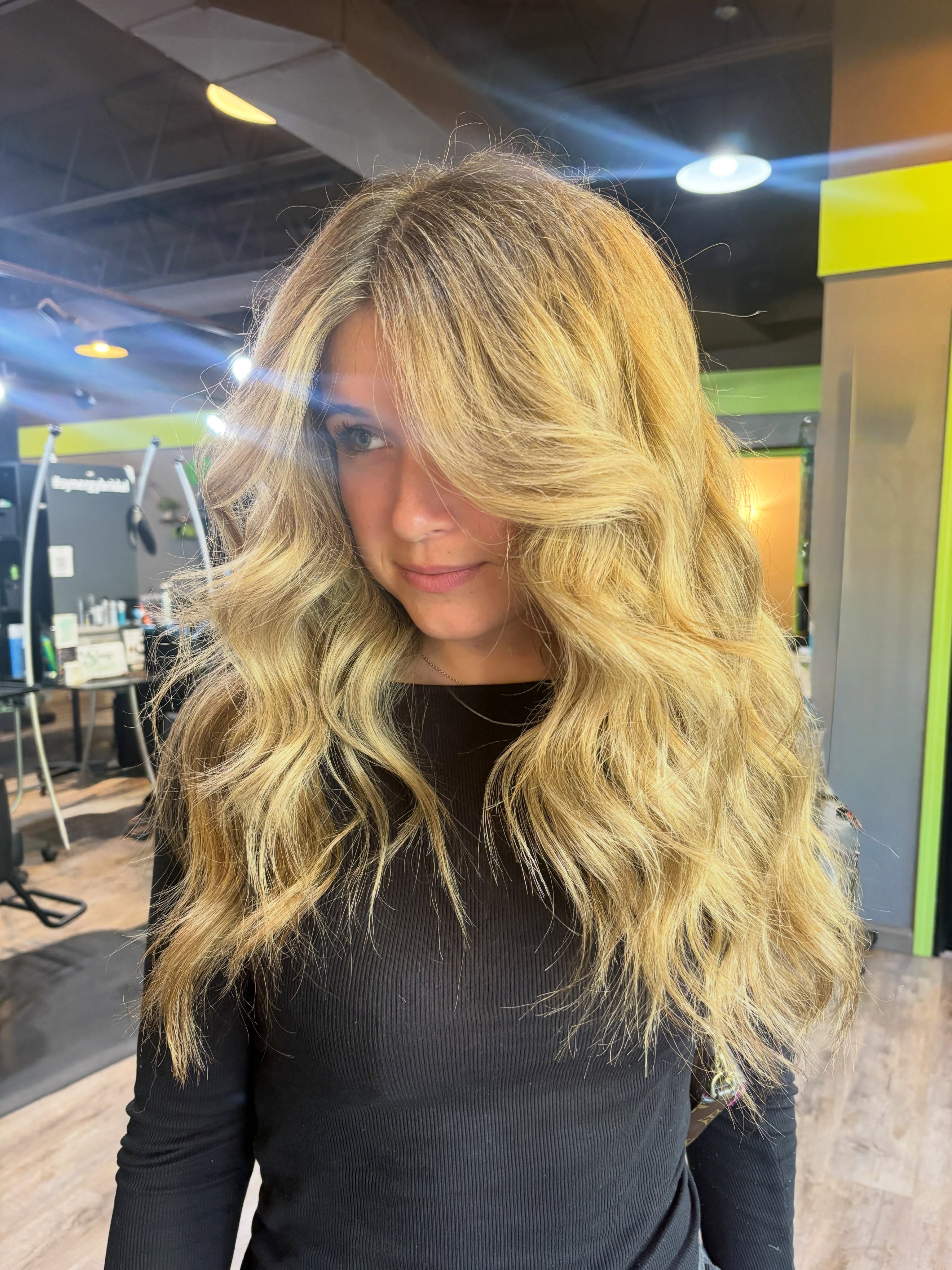 Honey, I’m home! 🍯
p.s…. We can be your second home 😉
#blonde #hair #blendedblonde #synergy
Stylist: @hairbyxaves