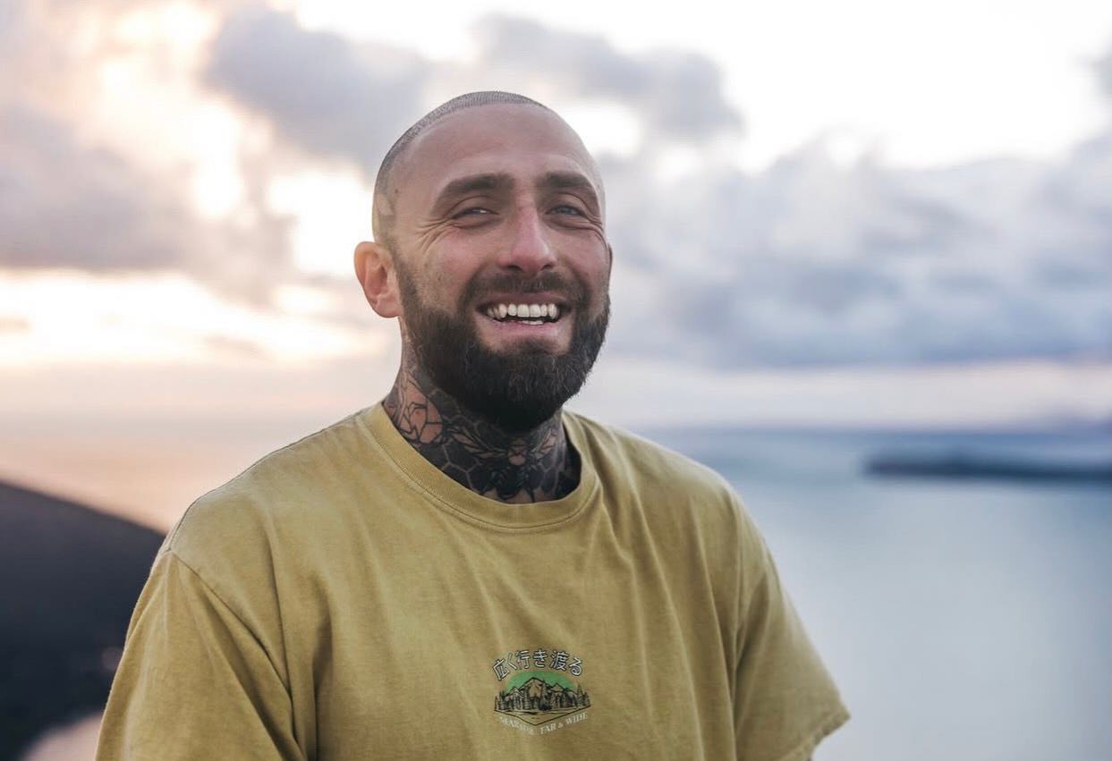 🎙️𝐍𝐄𝐖 𝐏𝐎𝐃𝐂𝐀𝐒𝐓 𝐄𝐏𝐈𝐒𝐎𝐃𝐄 𝐎𝐔𝐓 𝐍𝐎𝐖
This week on Yorkie Talkies Talk, I sit down with Aaron Parker from @conscious__man for a fascinating conversation about wellbeing, breathwork, nature, mindfulness and reconnecting with ourselves in an increasingly busy world.
We chat about the power of slowing down, cold water experiences, community and how spending time outdoors can have a huge impact on our wellbeing.
A huge thank you to Aaron for being my guest this week and for sharing his experiences, knowledge and insights.
Grab a brew, head out for a walk and tune in 🎧
*Also available on Apple and Amazon
https://open.spotify.com/episode/6NiU5EFBnCWVWCnz3madJA?si=pLyNUBKCTlOMh0XkR1AmbA&t=0&pi=hFVvdbE0S6O8W
#podcast #mindfulness #getoutside #wellbeing