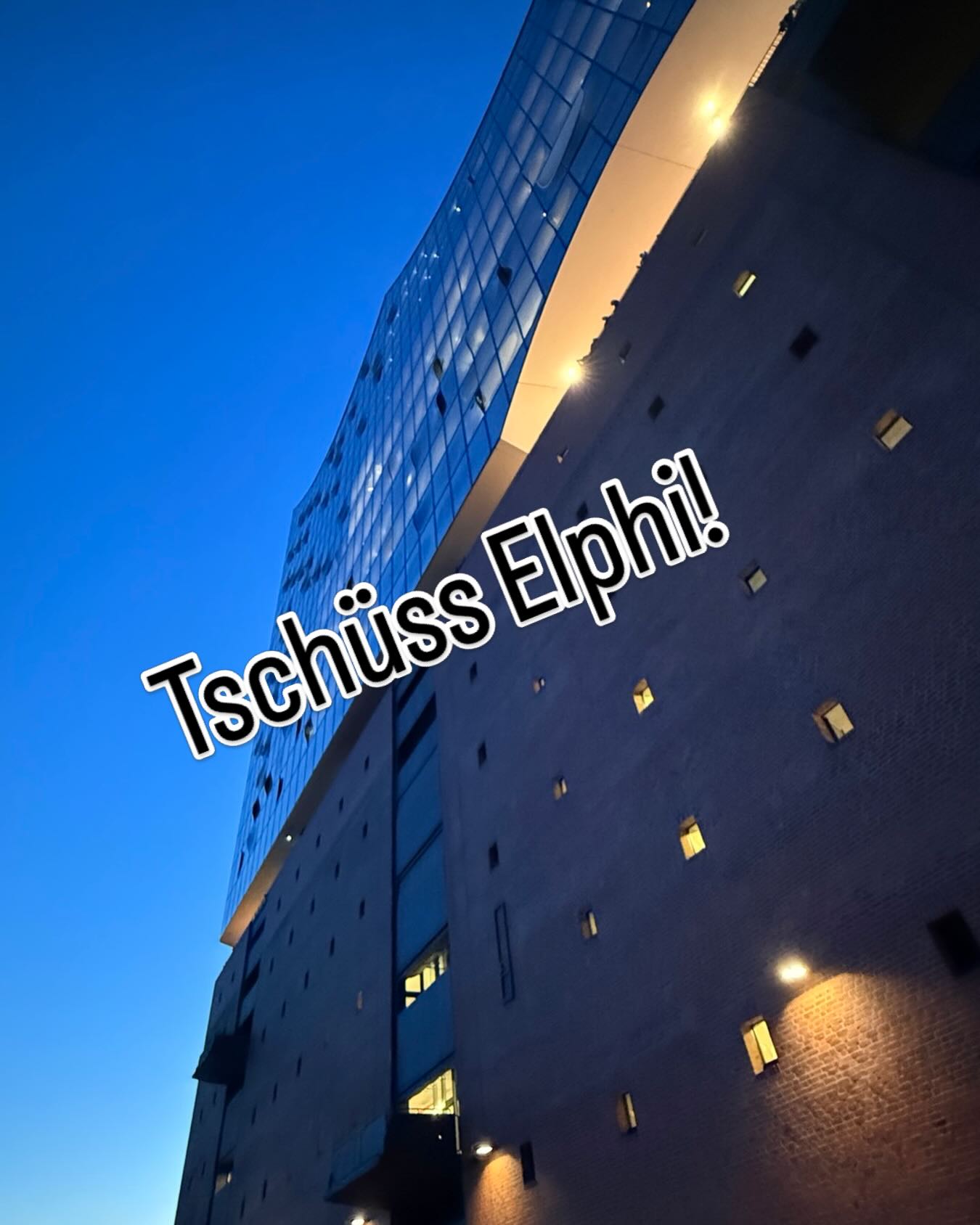 Brahms Schicksalslied & Henze 9! Was für eine Kombi! Gute Nacht und bis zum nächsten Mal, liebe Elphi! 🙋🏼♀️