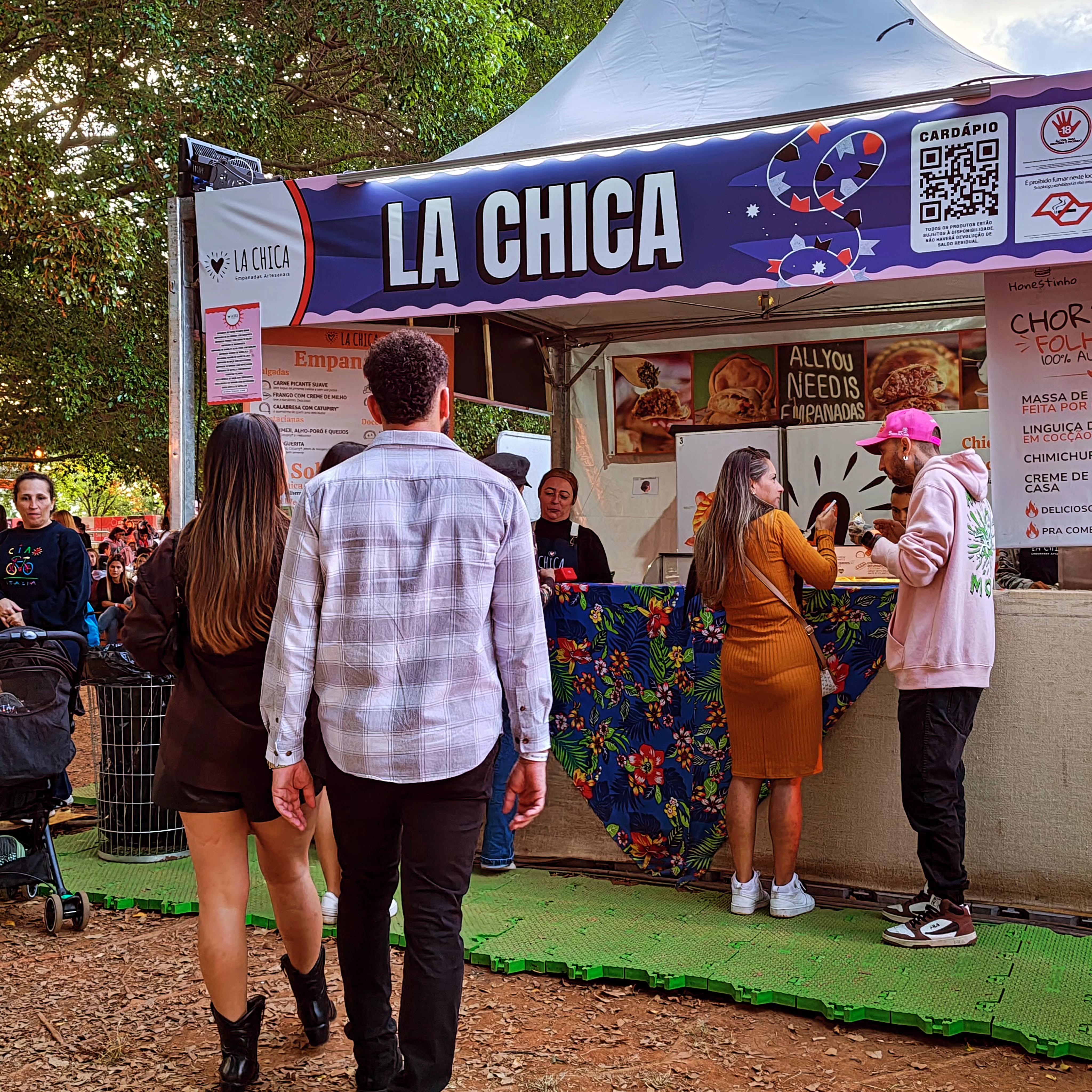 Enquanto o São João acontece, a La Chica está em cena.
É um privilégio fazer parte de eventos que reúnem música, cultura, gastronomia e milhares de pessoas em um mesmo lugar.
Até 21 de junho estaremos participando do São João de São Paulo, no Parque Villa-Lobos, levando nossas empanadas artesanais para mais um grande encontro.
Se passar por aqui, venha nos visitar. ♥️🥟
#LaChicaEmCena #SãoJoãoSP #ParqueVillaLobos #EmpanadasArtesanais #LaChicaEmpanadas GrandesEncontros